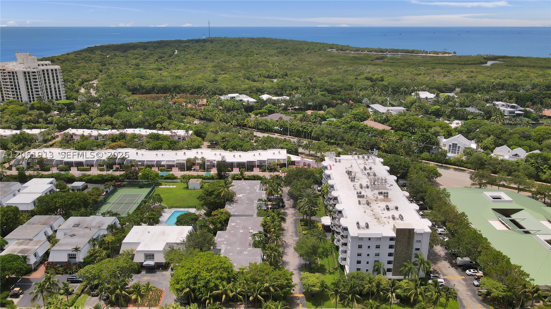 224 Sea Vw Dr #104 Key Biscayne, FL 33149