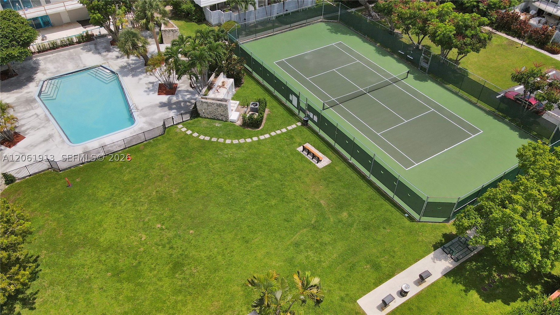 224 Sea Vw Dr #104 Key Biscayne, FL 33149