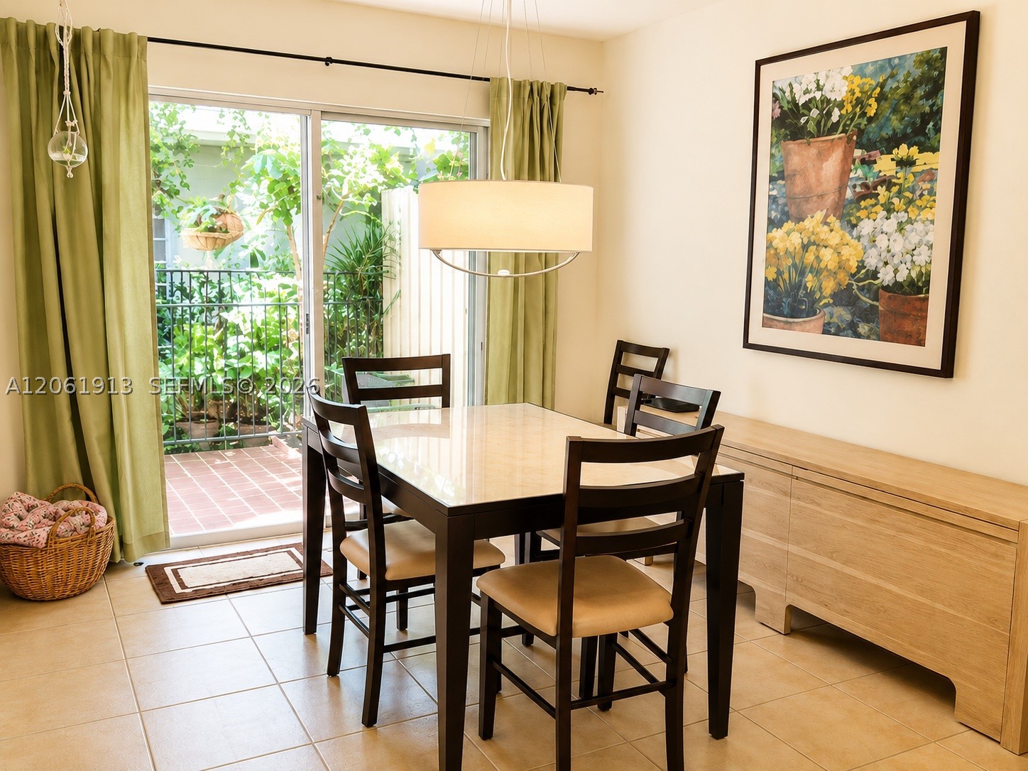 224 Sea Vw Dr #104 Key Biscayne, FL 33149