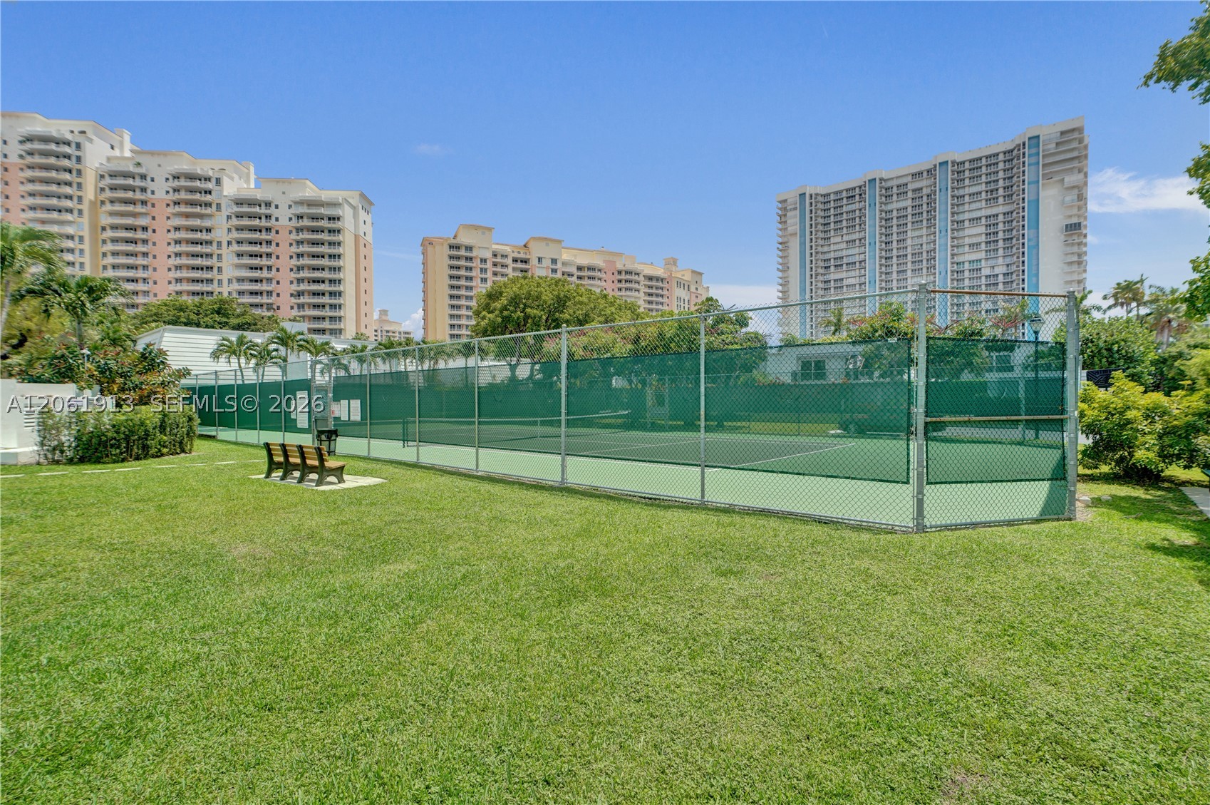 224 Sea Vw Dr #104 Key Biscayne, FL 33149