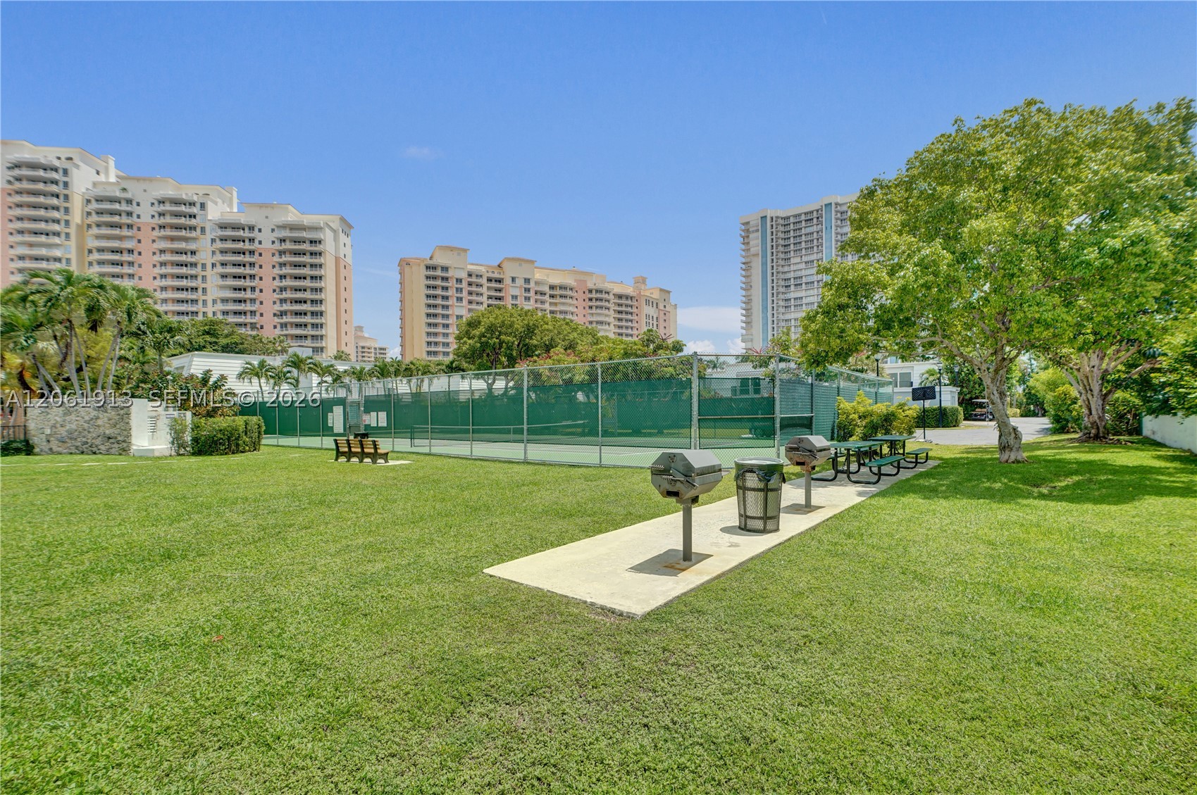 224 Sea Vw Dr #104 Key Biscayne, FL 33149