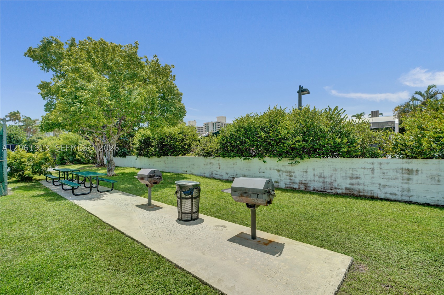 224 Sea Vw Dr #104 Key Biscayne, FL 33149