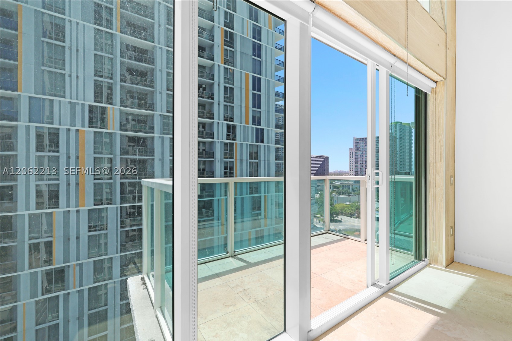 image Brickell on the River South9