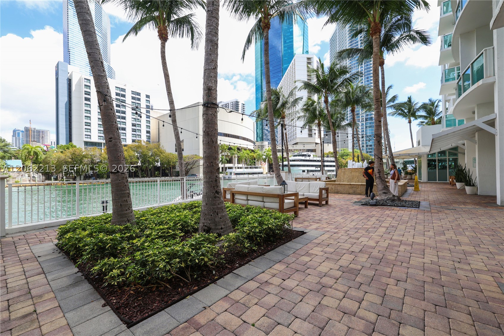 image Brickell on the River South24