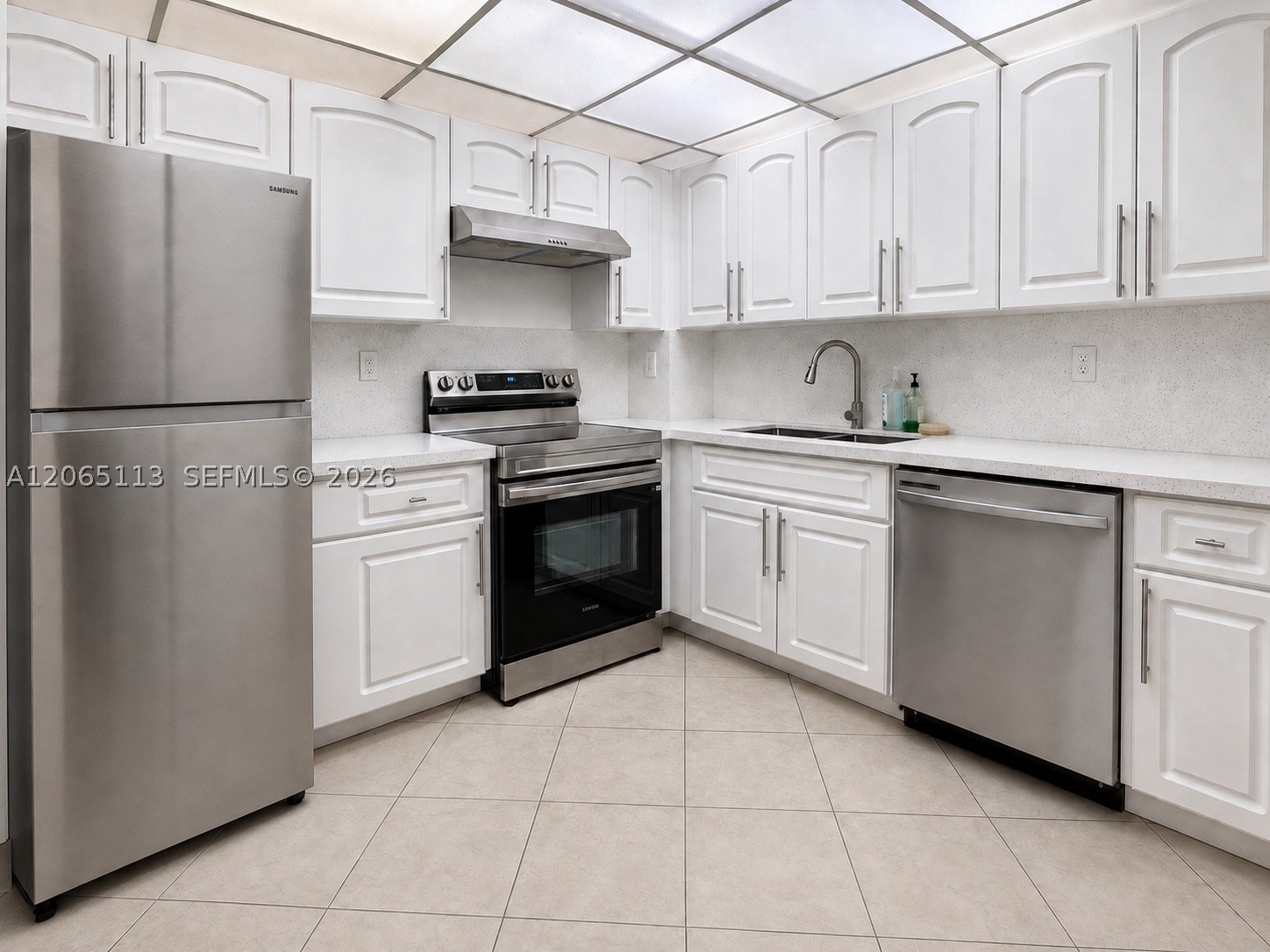 1621 Collins Ave #402