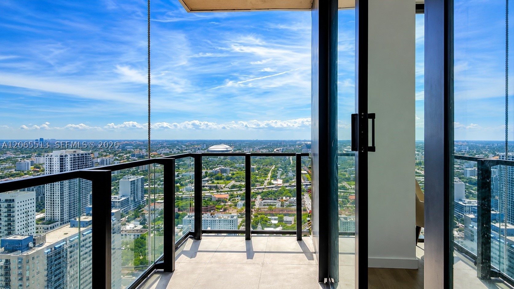 image E11EVEN Hotel & Residences9