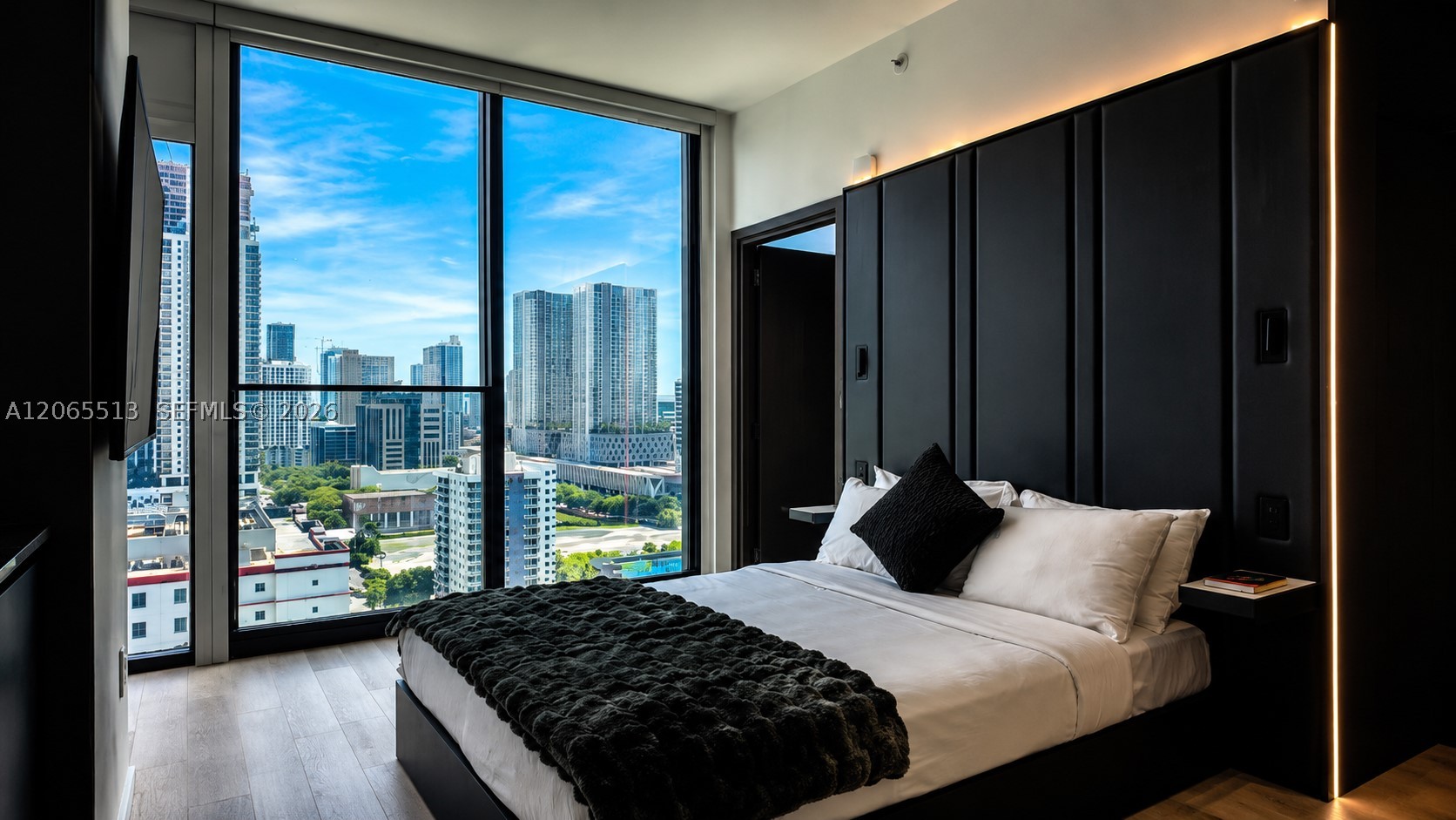 image E11EVEN Hotel & Residences12