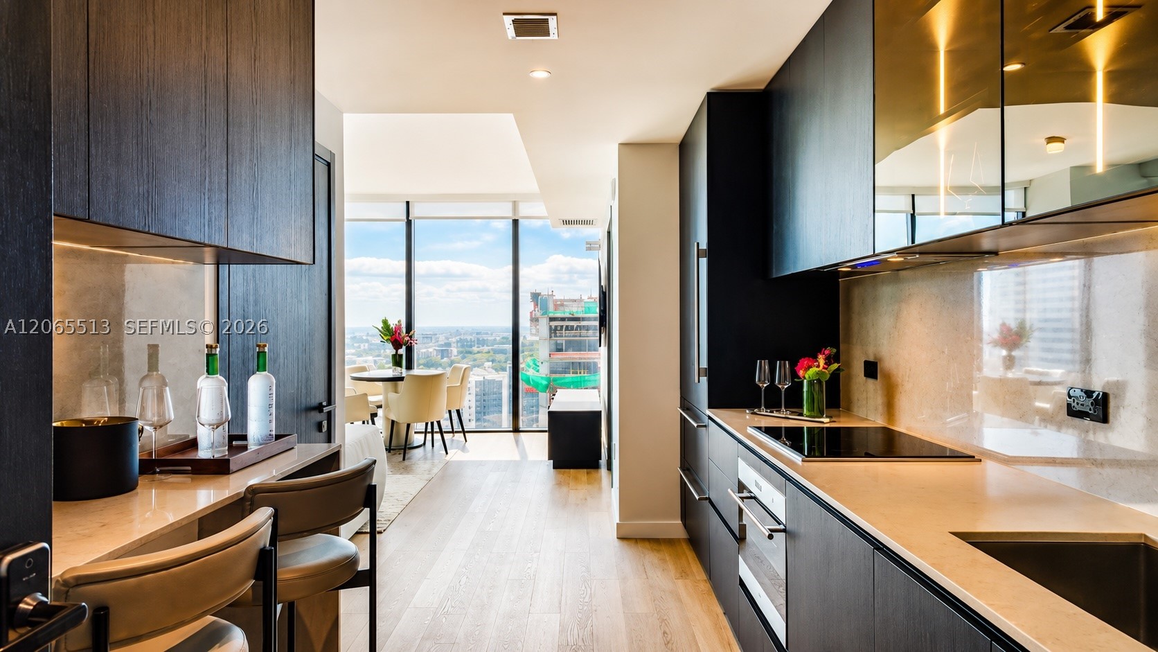 image E11EVEN Hotel & Residences3