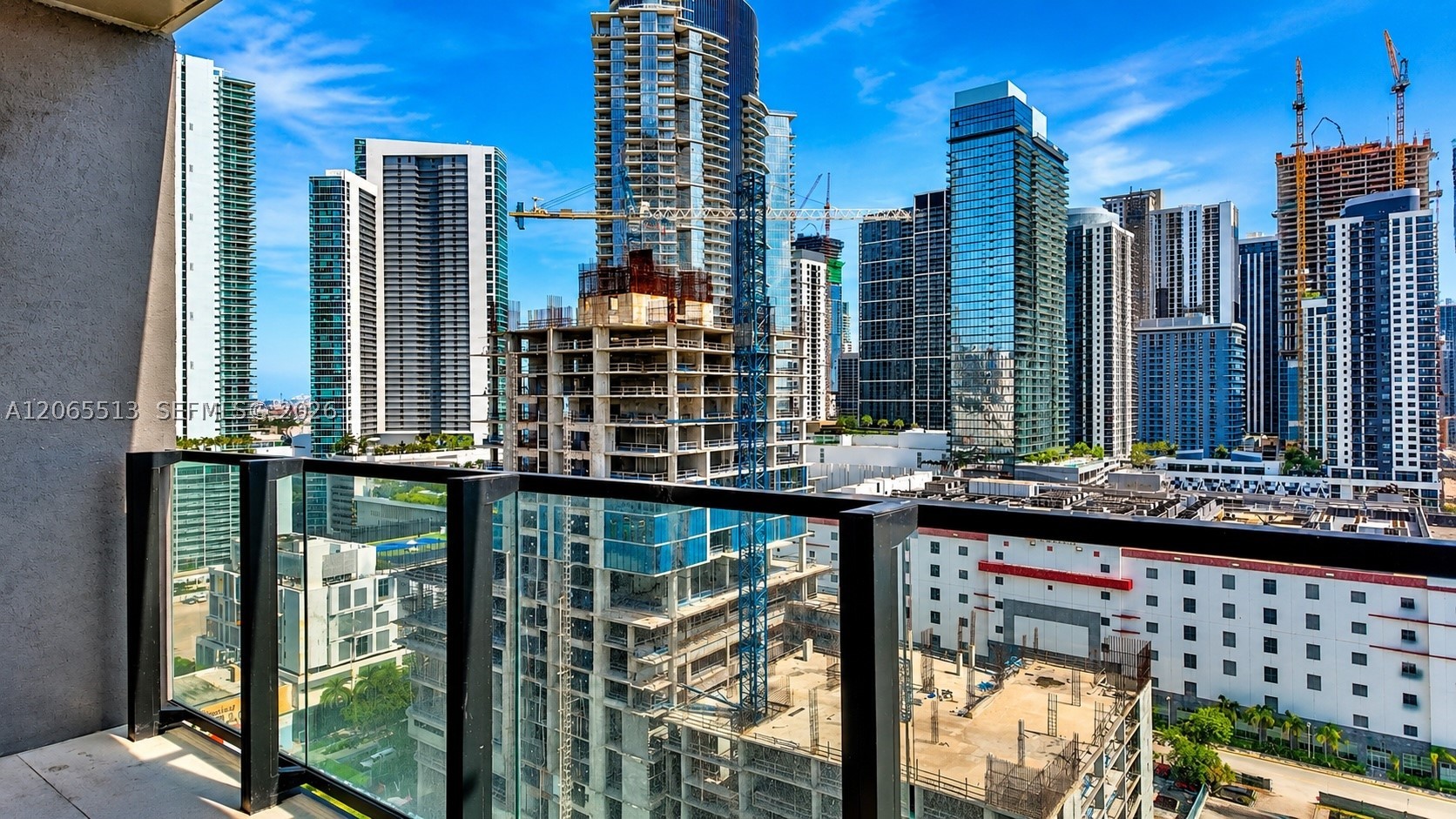 image E11EVEN Hotel & Residences7