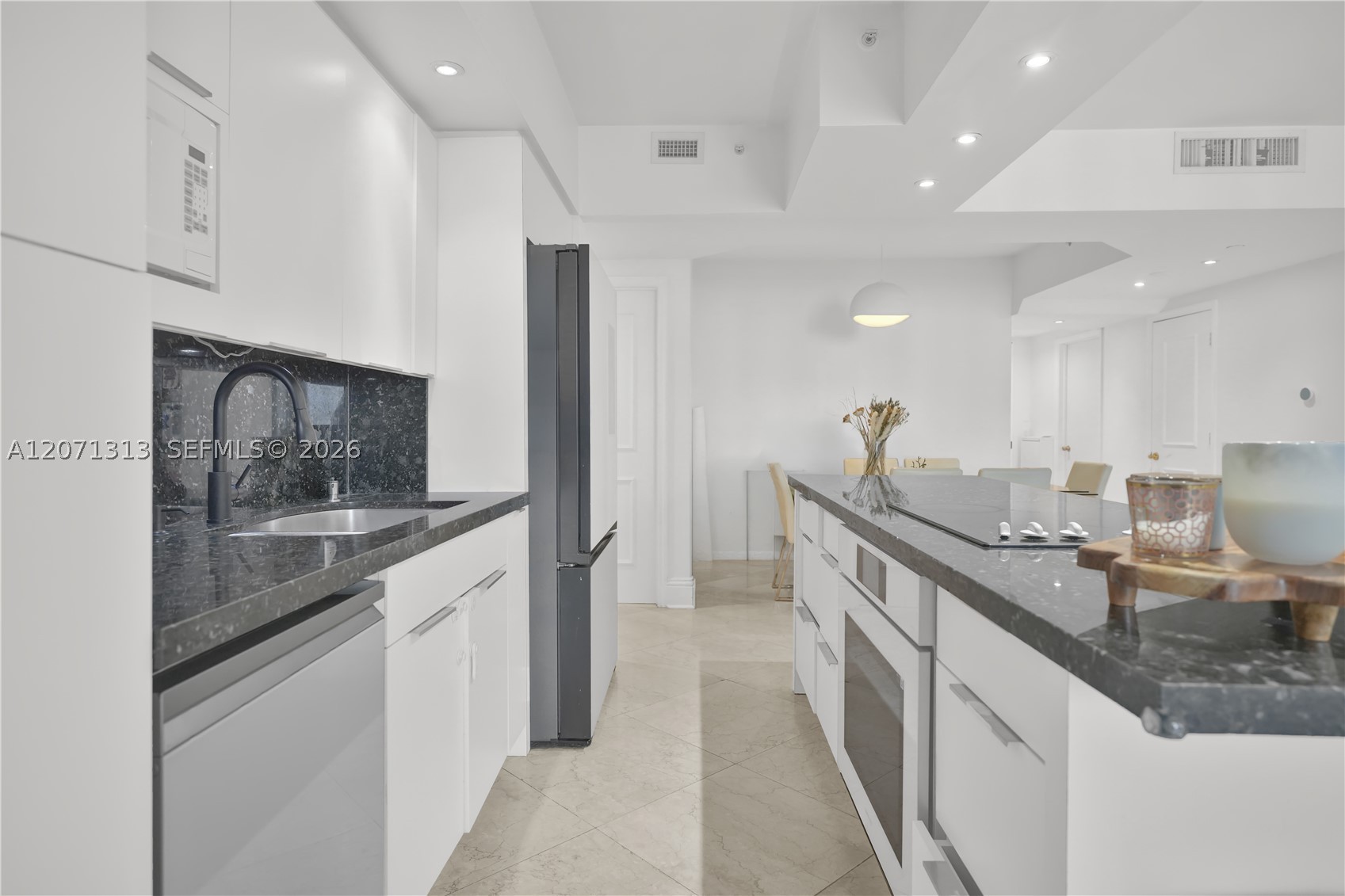 4775 Collins Ave #2908 Miami Beach, FL 33140