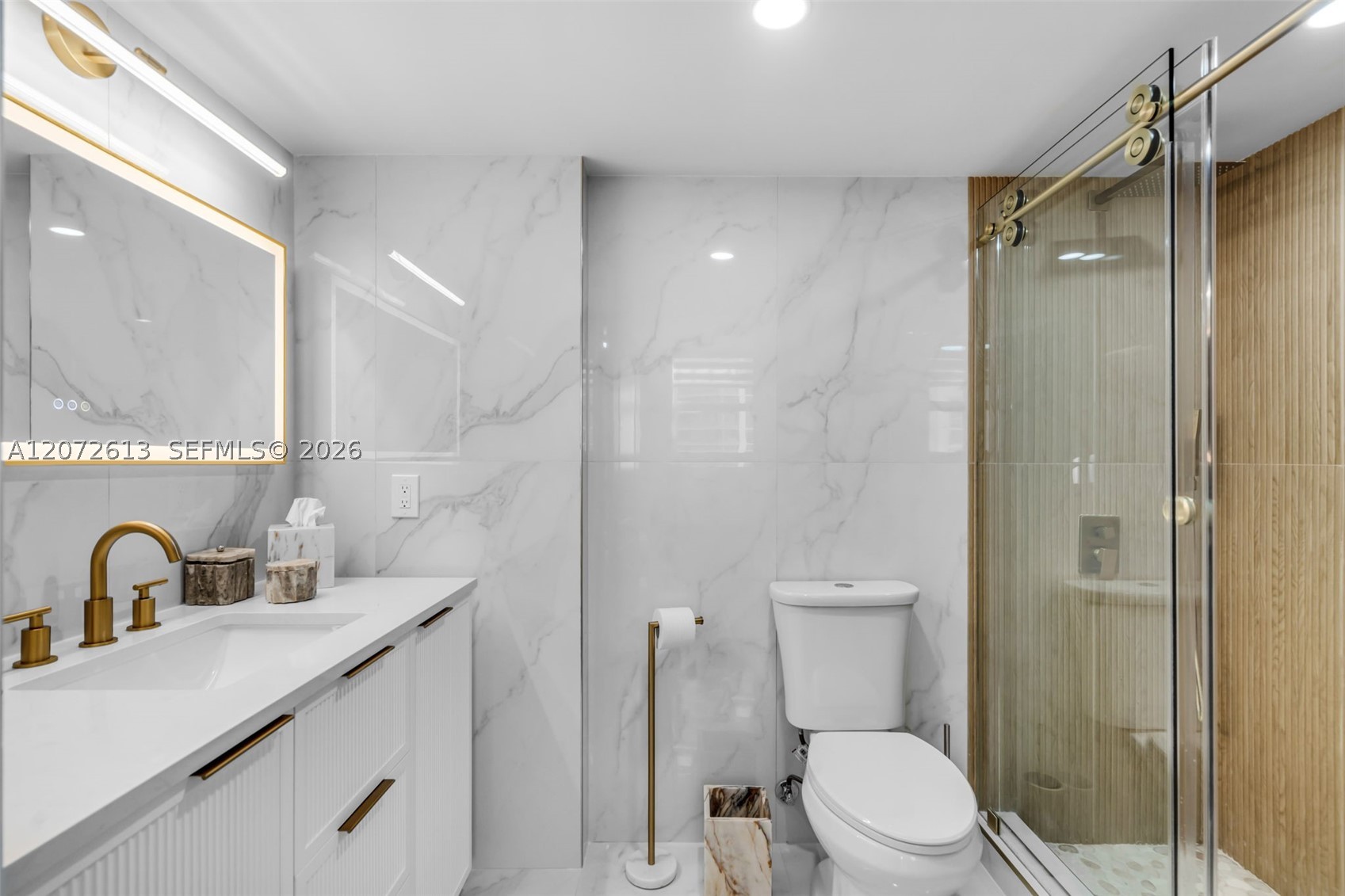 1200 Brickell Bay Dr #2501 Miami, FL 33131