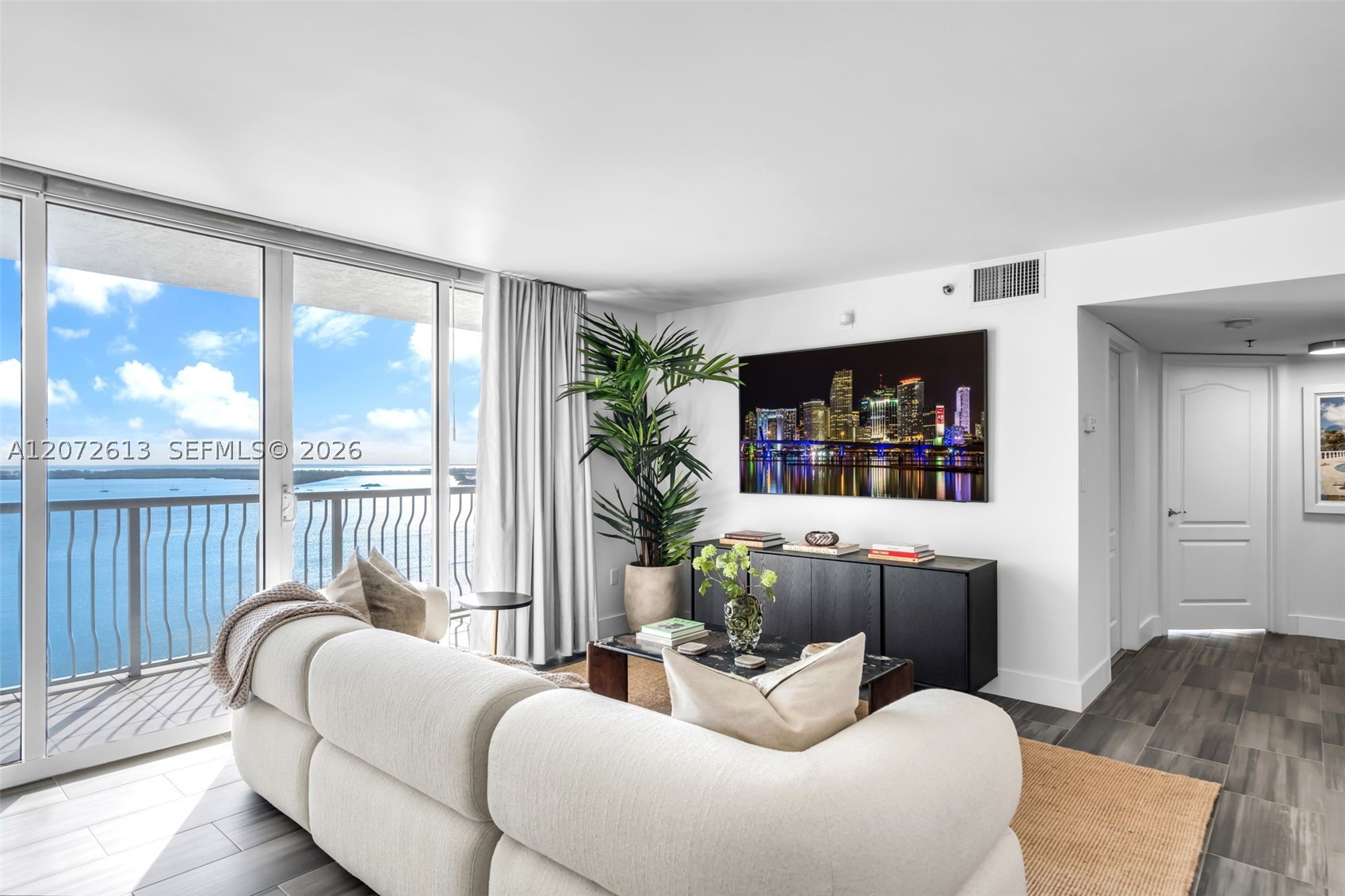 1200 Brickell Bay Dr #2501 Miami, FL 33131