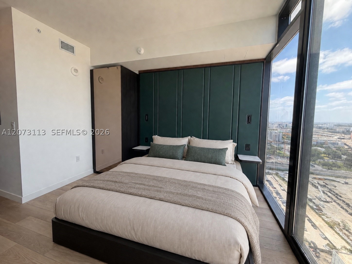 image E11EVEN Hotel & Residences4