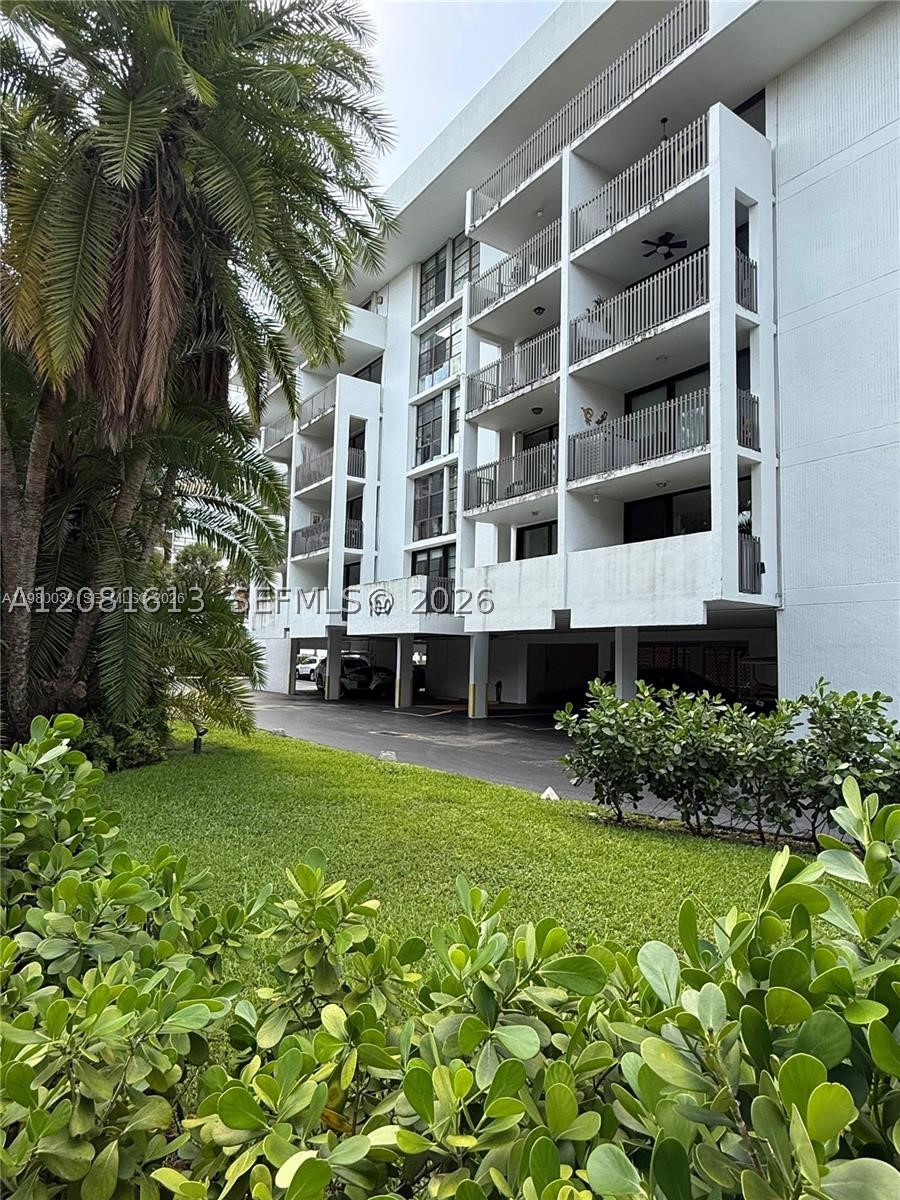 100 Ocean Ln Dr #303