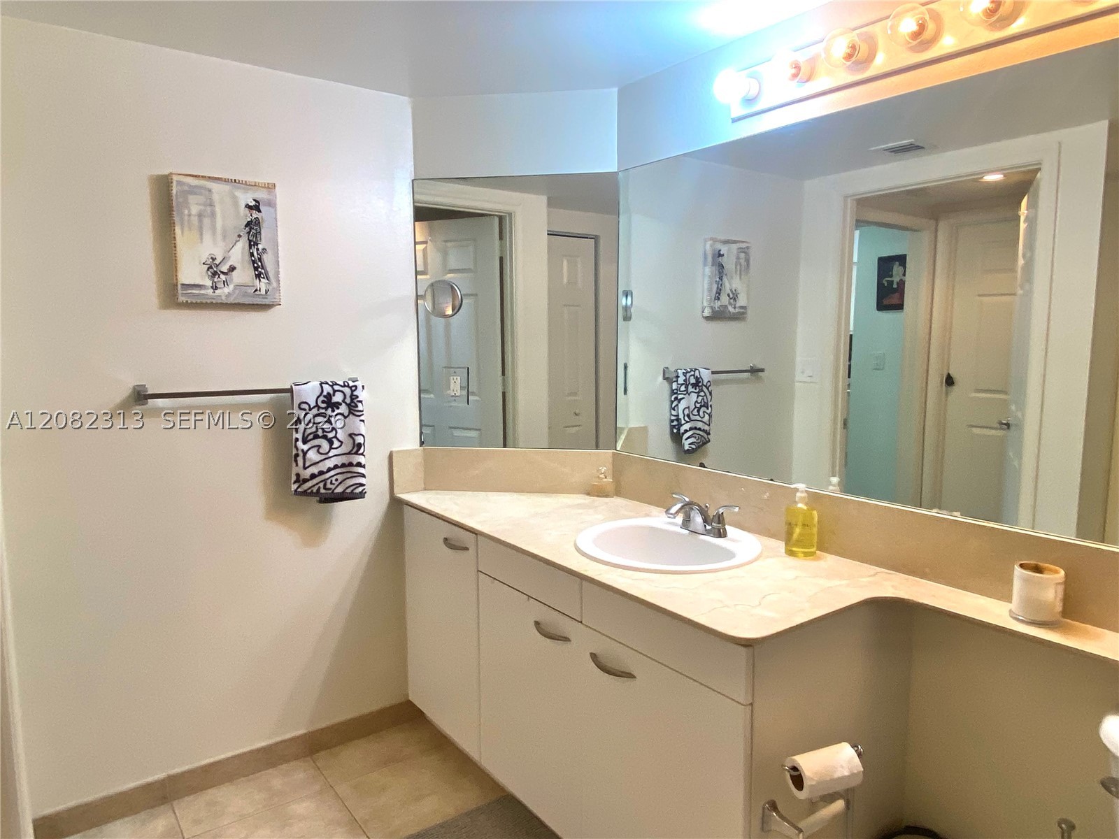 image 2080 Ocean Drive24