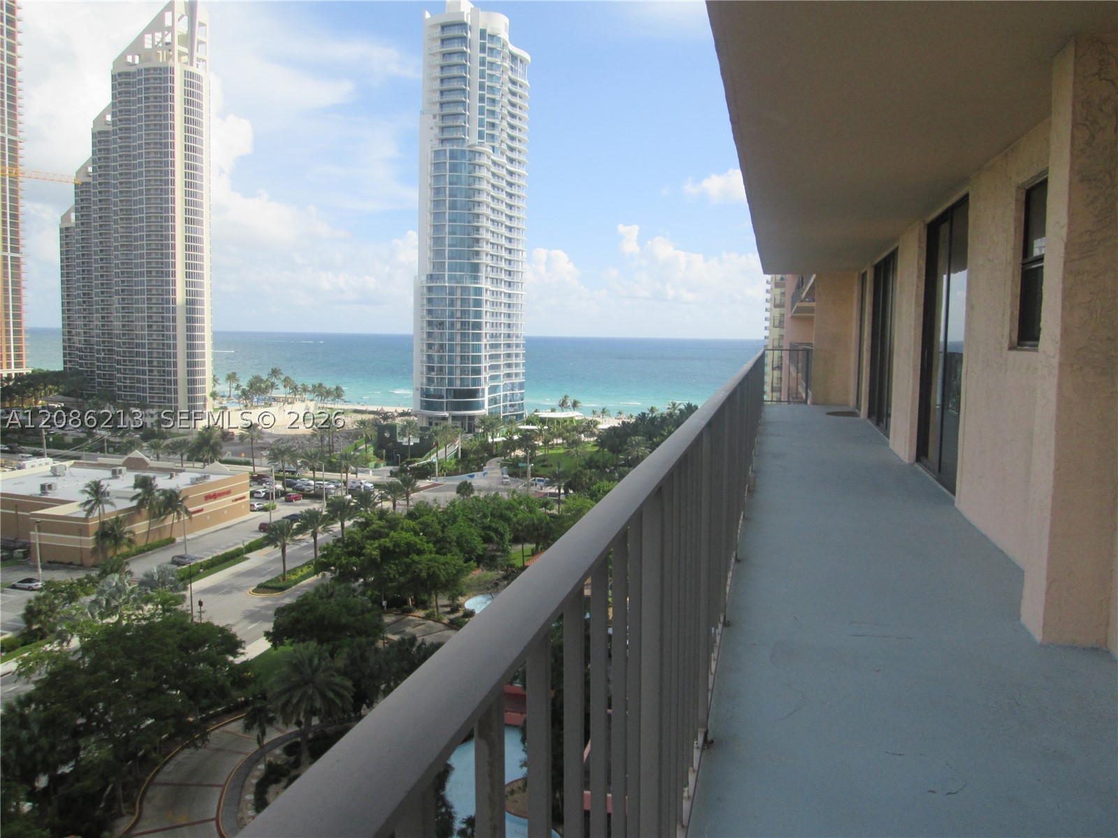 image Winston Towers 6002