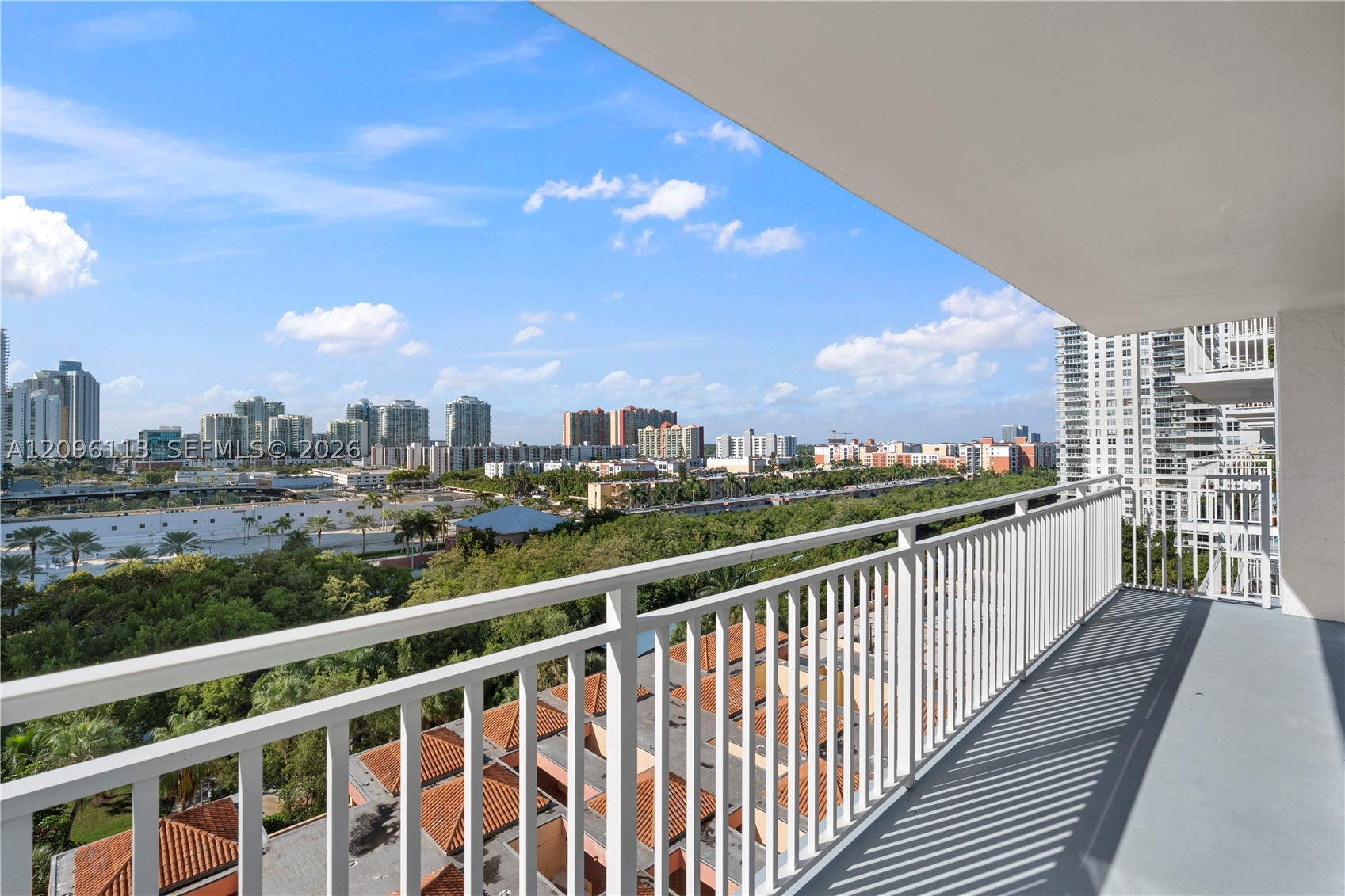 image Winston Towers 60025