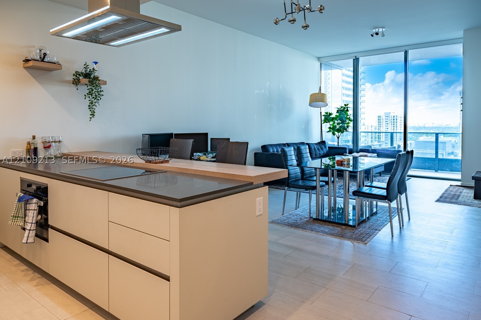 1000 Brickell Plz #1806 Miami, FL 33131