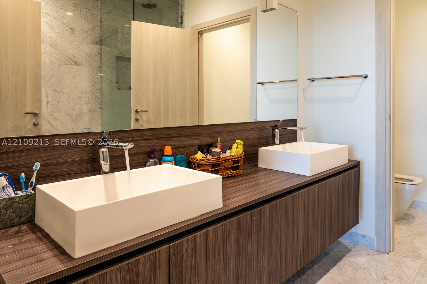 1000 Brickell Plz #1806 Miami, FL 33131
