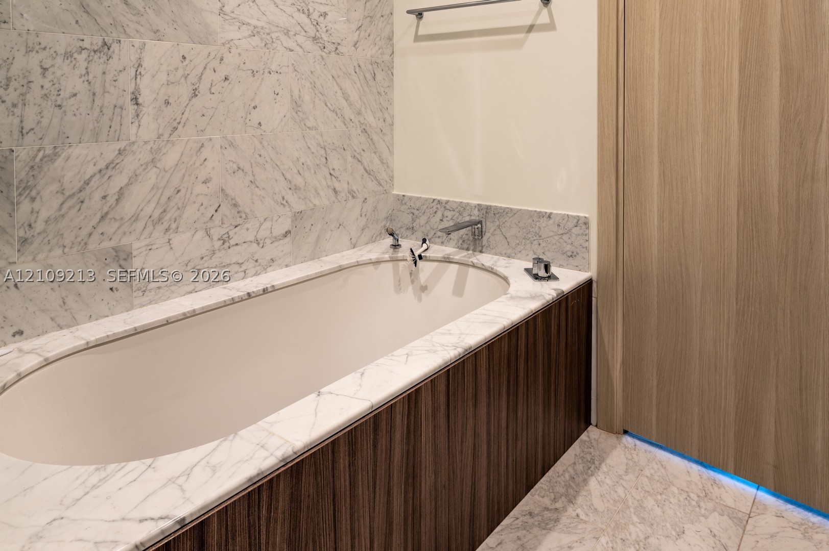 1000 Brickell Plz #1806 Miami, FL 33131