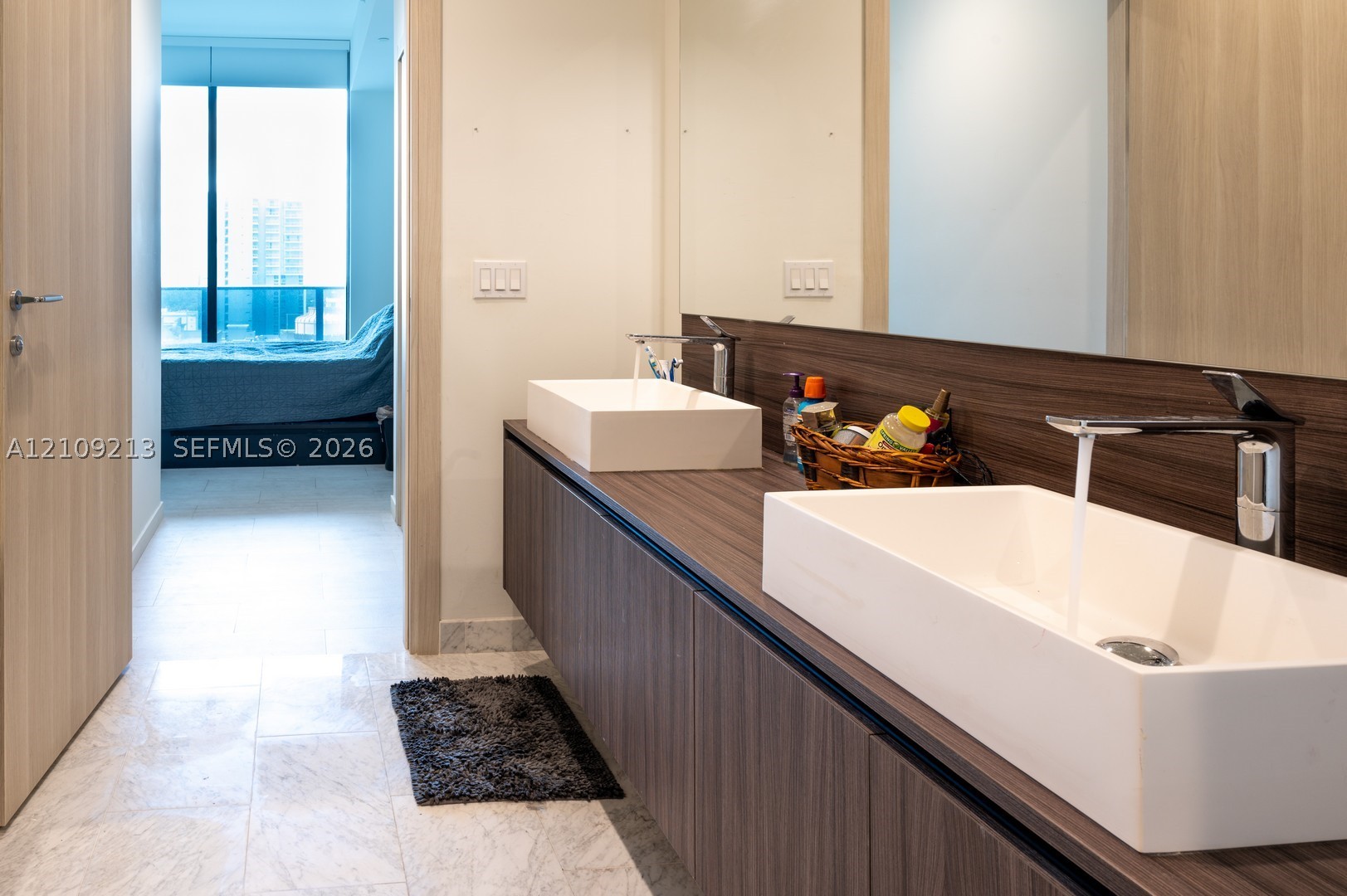 1000 Brickell Plz #1806 Miami, FL 33131