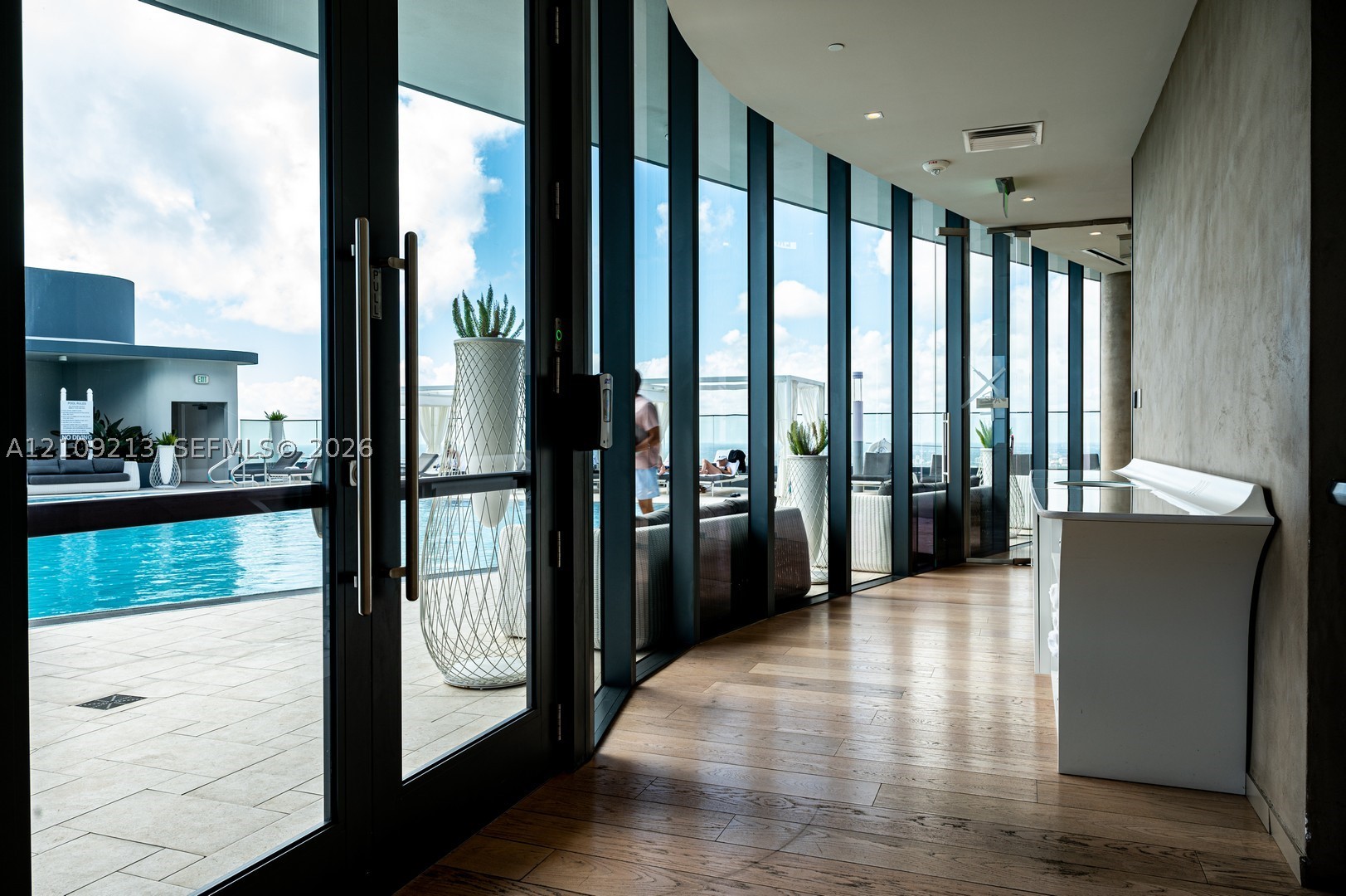 1000 Brickell Plz #1806 Miami, FL 33131