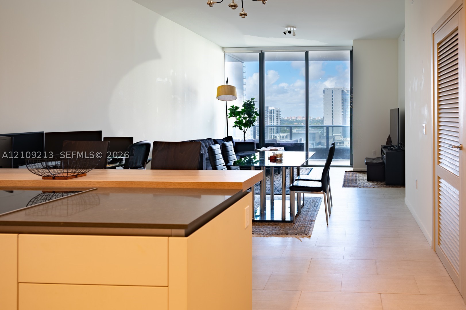 1000 Brickell Plz #1806 Miami, FL 33131