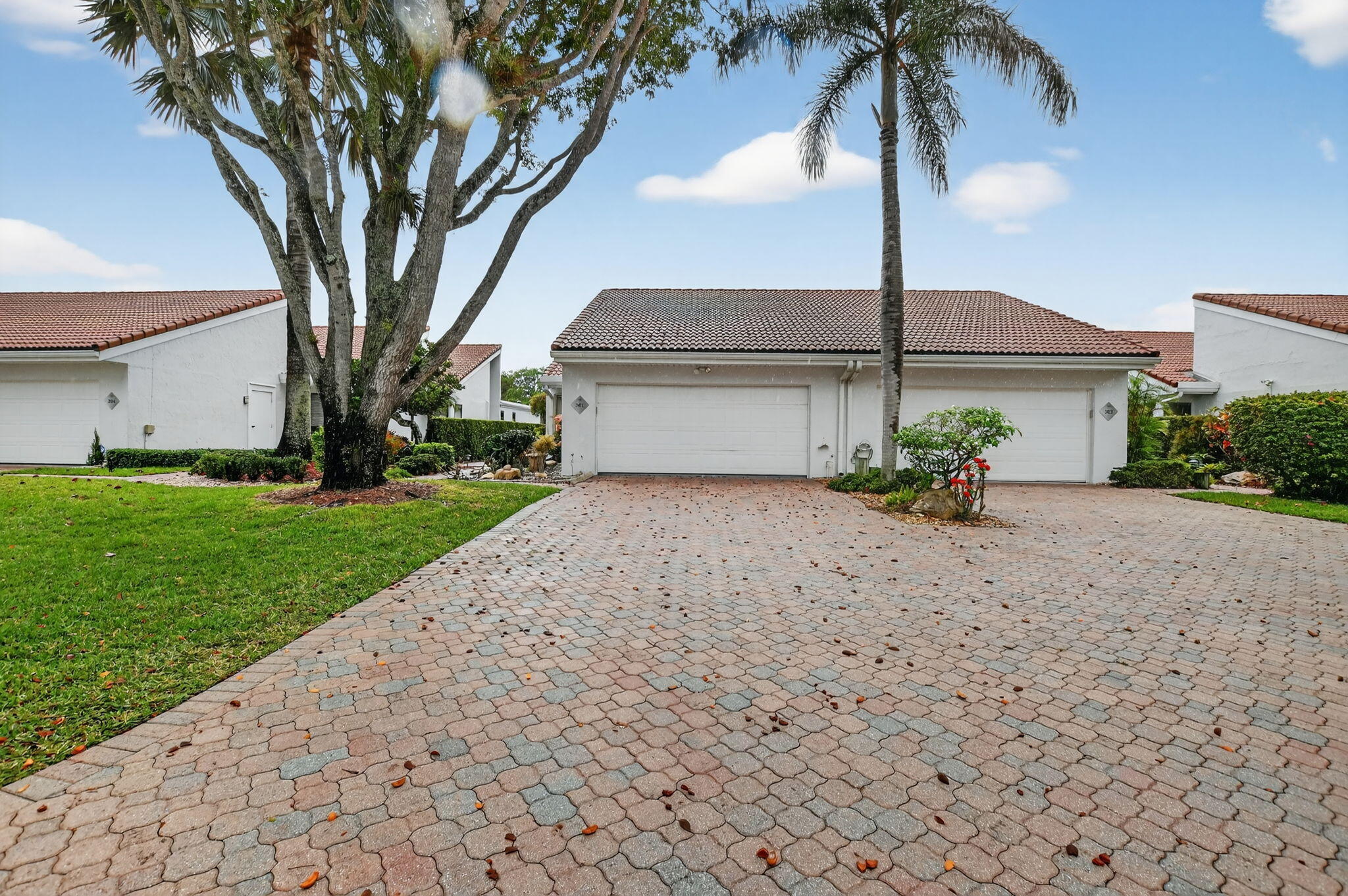 19830 Sawgrass #301 Boca Raton, FL 33434