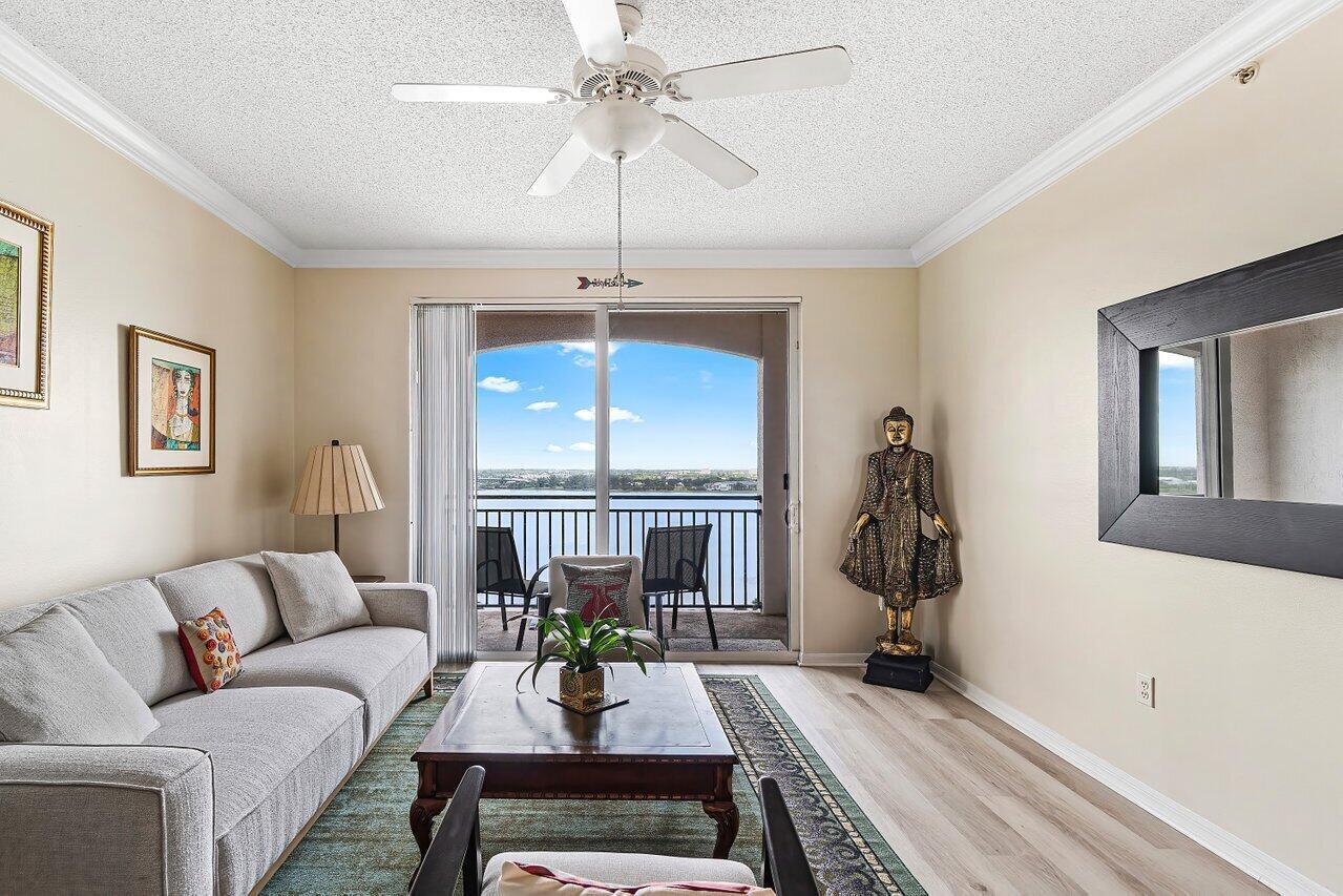 616 Clearwater Park #1206