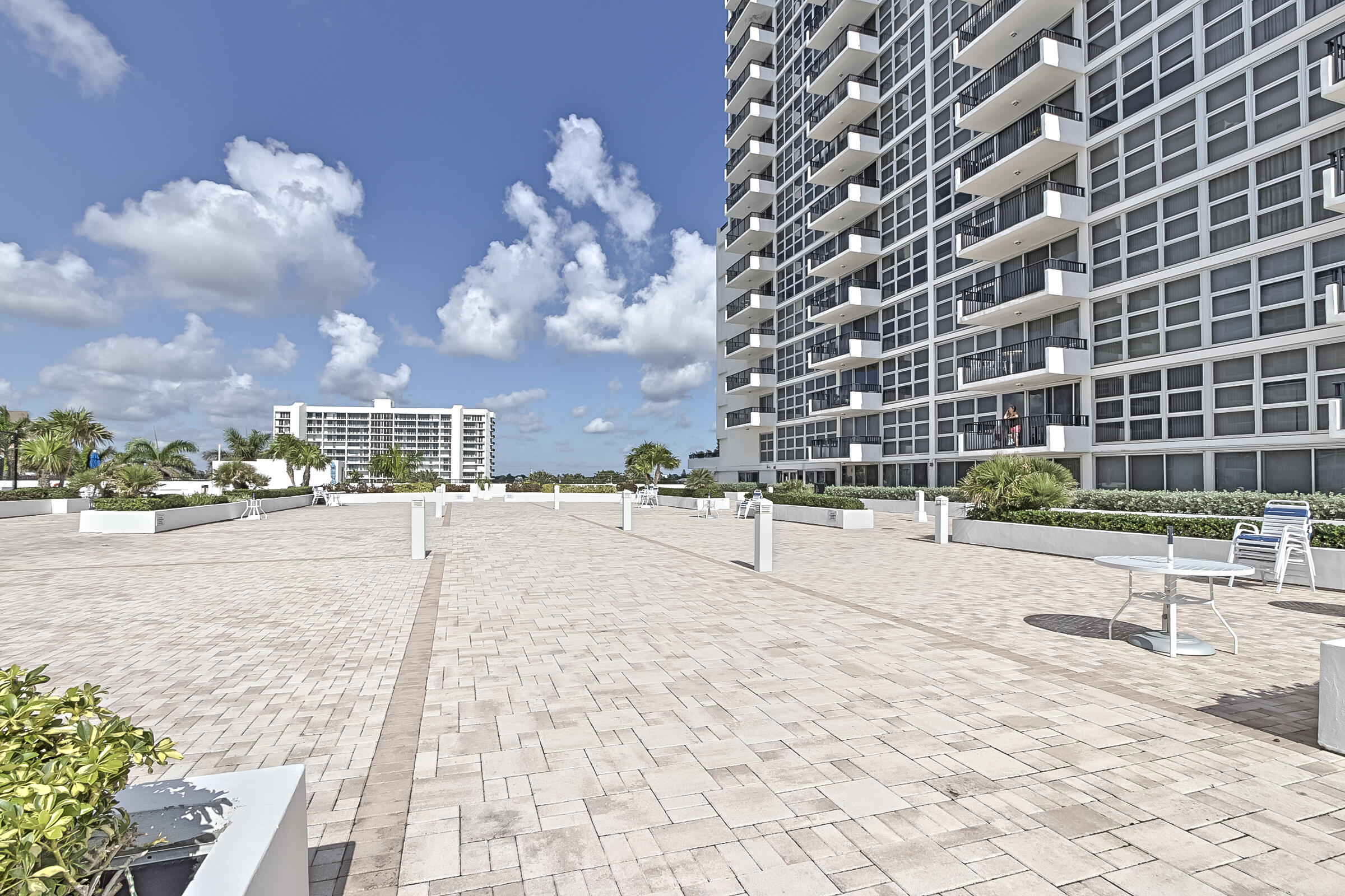 531 N Ocean #1811 Pompano Beach, FL 33062