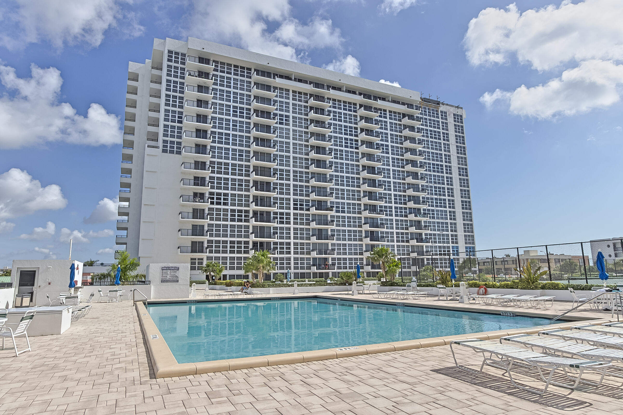 531 N Ocean #1811 Pompano Beach, FL 33062