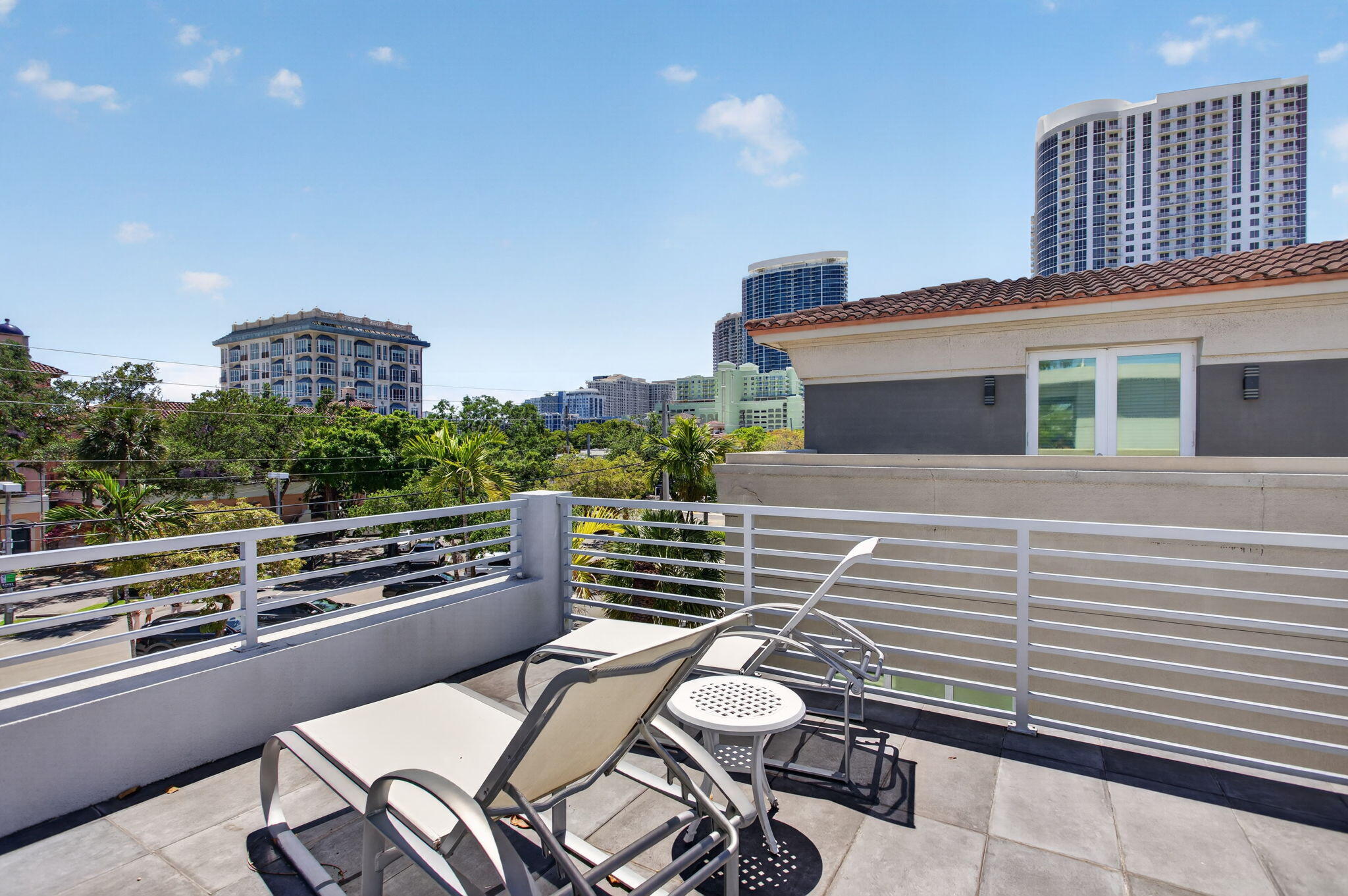 915 SE 2nd Fort Lauderdale, FL 33301