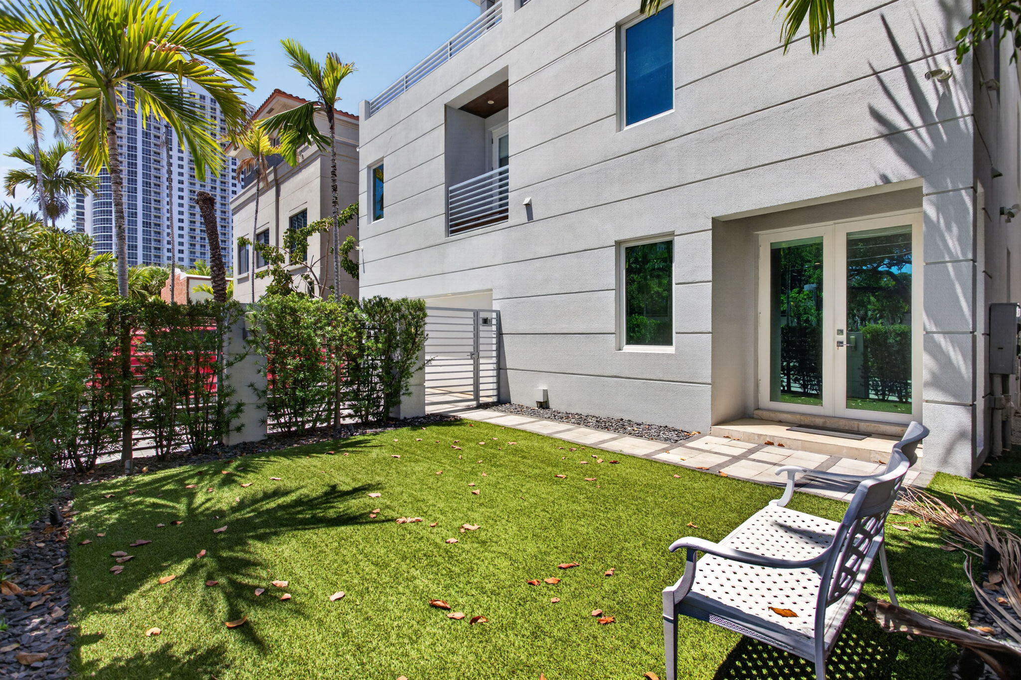 915 SE 2nd Fort Lauderdale, FL 33301