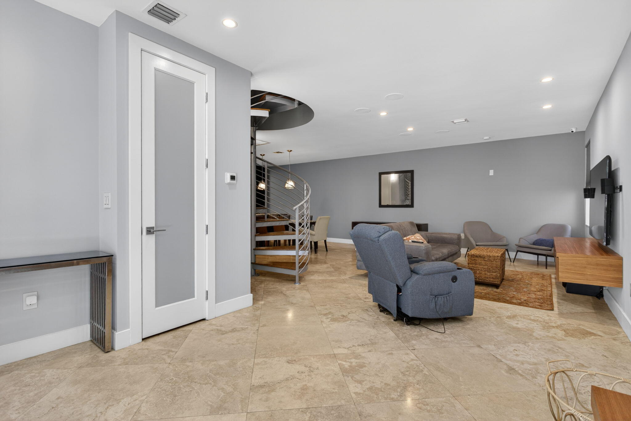 915 SE 2nd Fort Lauderdale, FL 33301