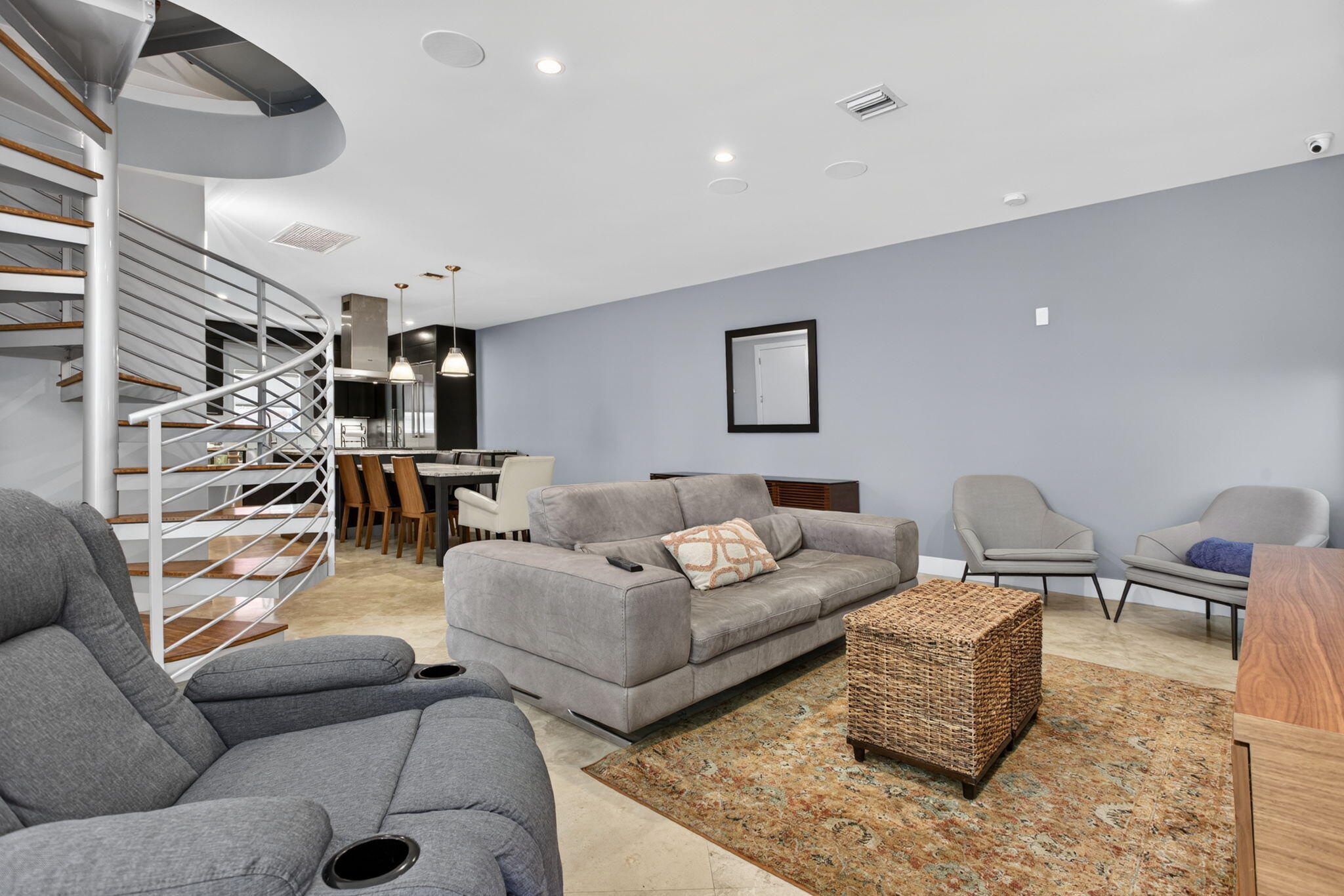 915 SE 2nd Fort Lauderdale, FL 33301