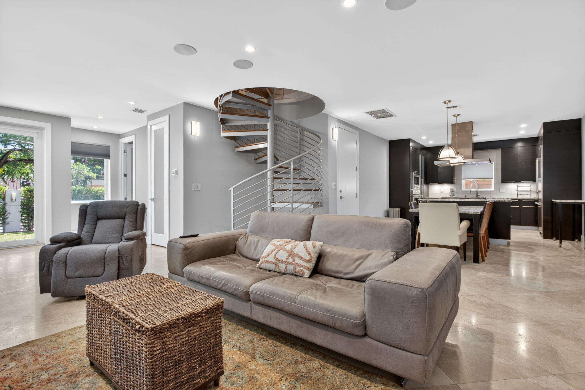 915 SE 2nd Fort Lauderdale, FL 33301