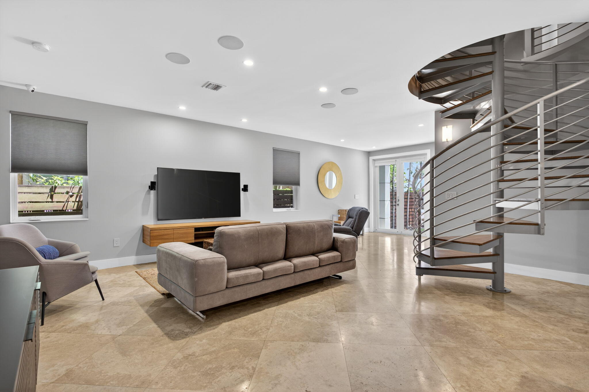 915 SE 2nd Fort Lauderdale, FL 33301