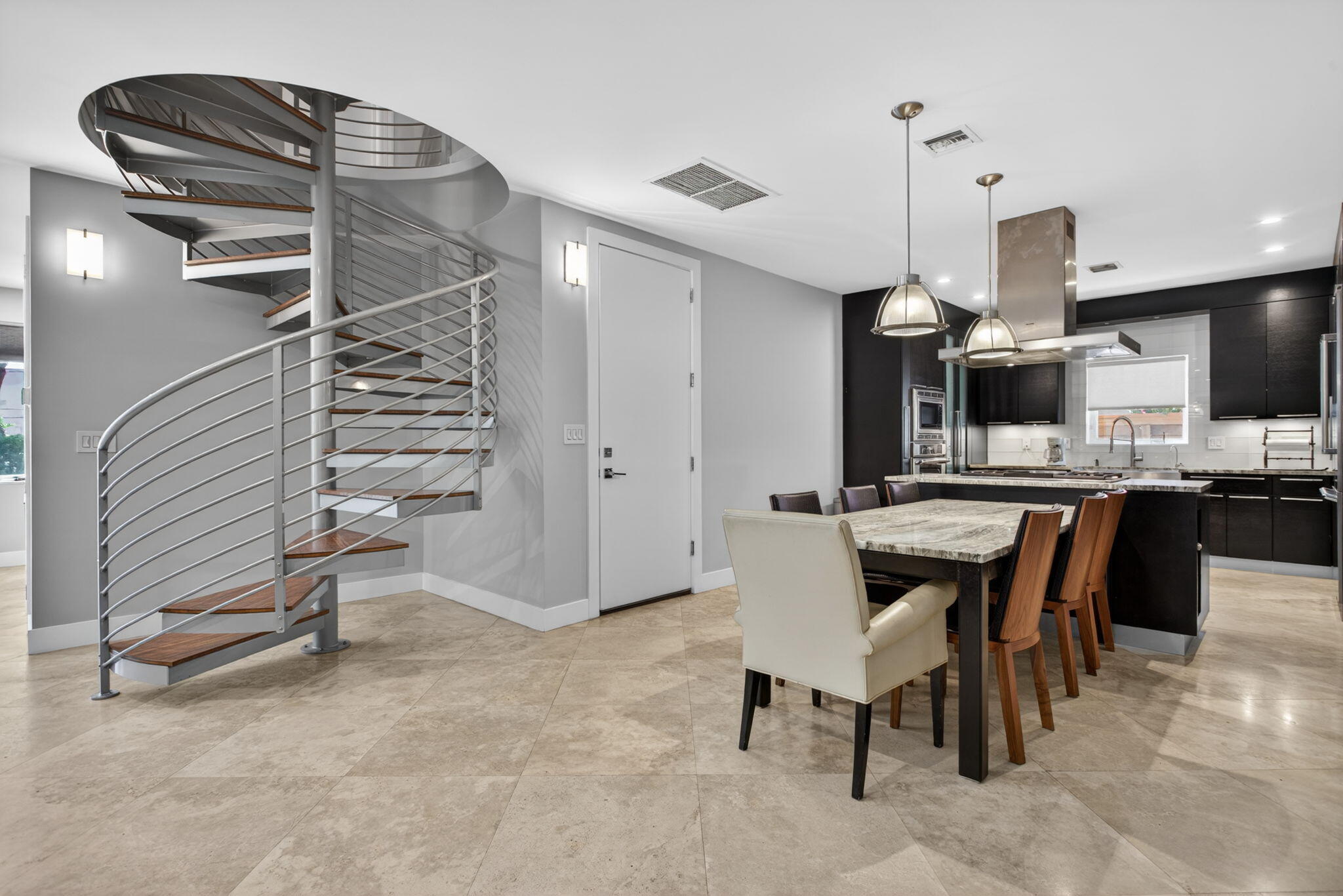 915 SE 2nd Fort Lauderdale, FL 33301