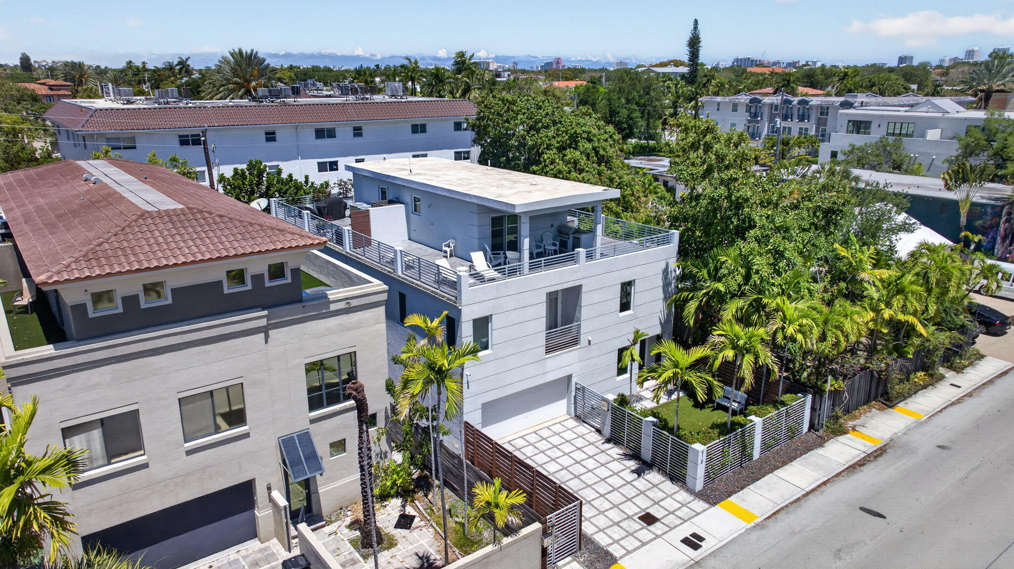915 SE 2nd Fort Lauderdale, FL 33301