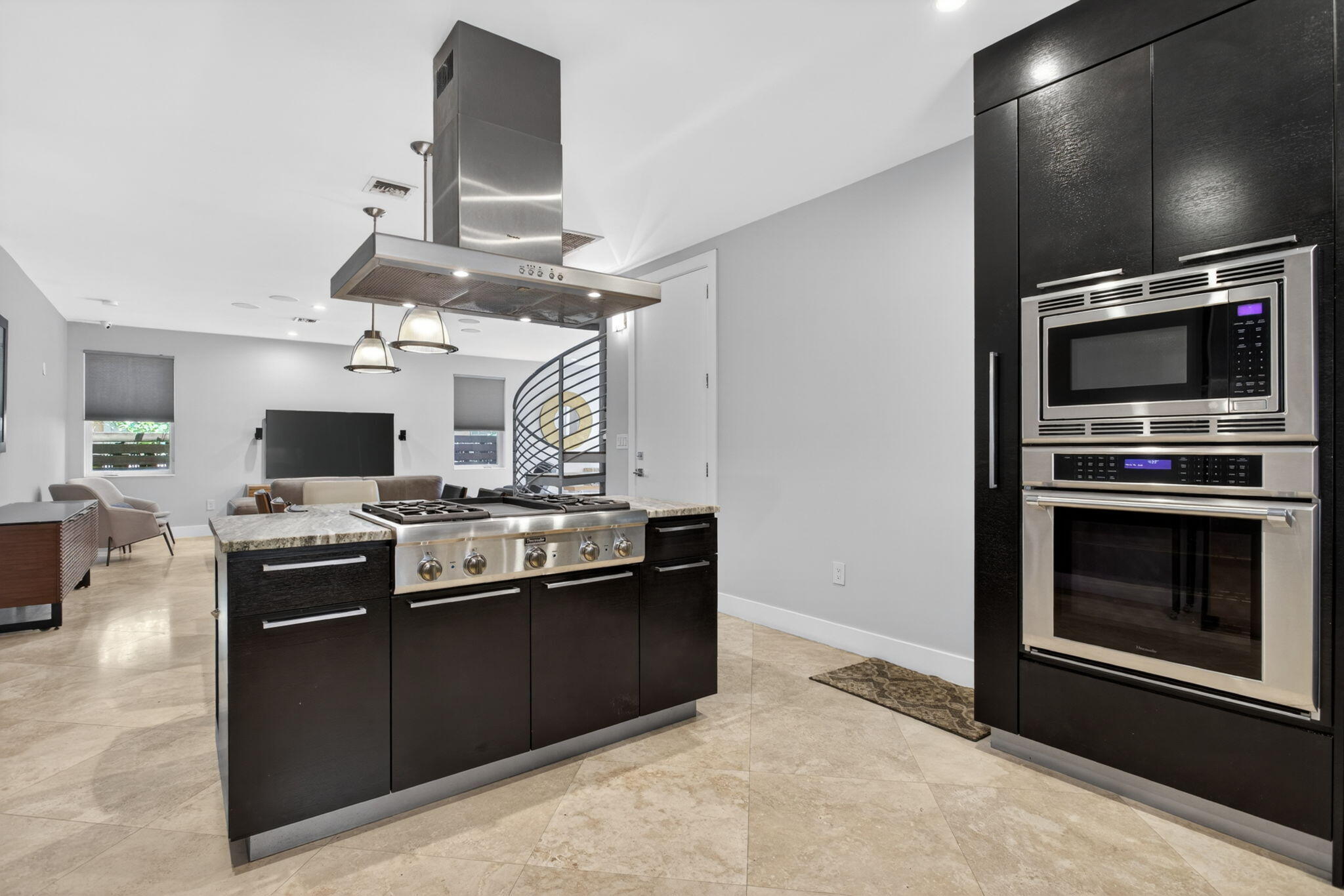 915 SE 2nd Fort Lauderdale, FL 33301