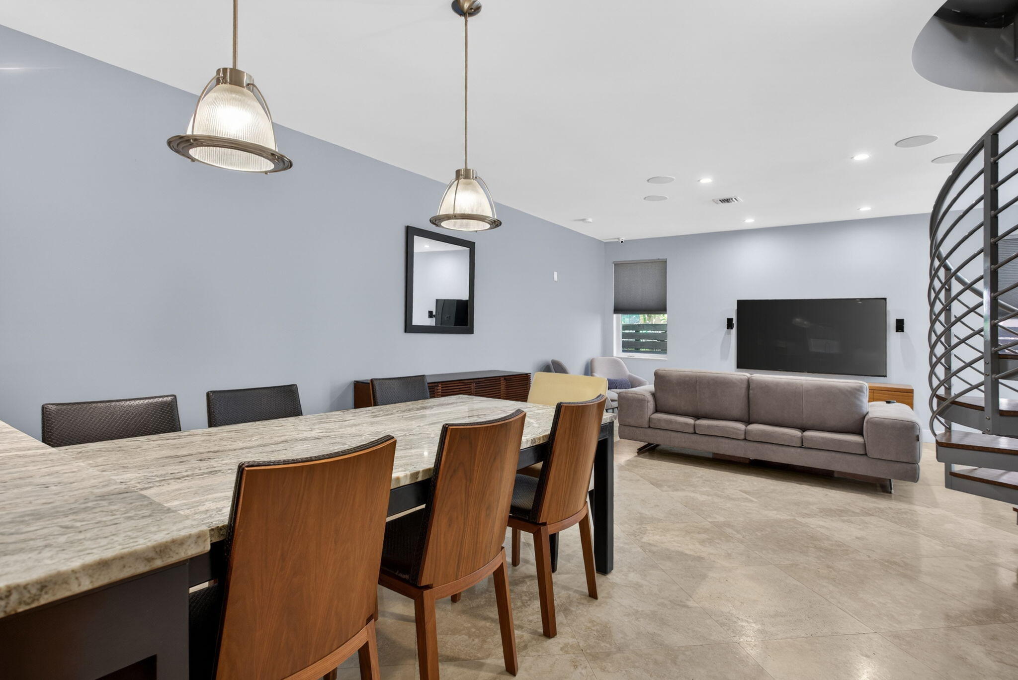 915 SE 2nd Fort Lauderdale, FL 33301