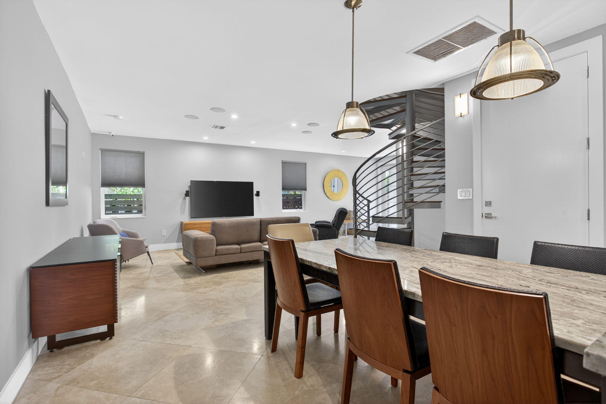915 SE 2nd Fort Lauderdale, FL 33301