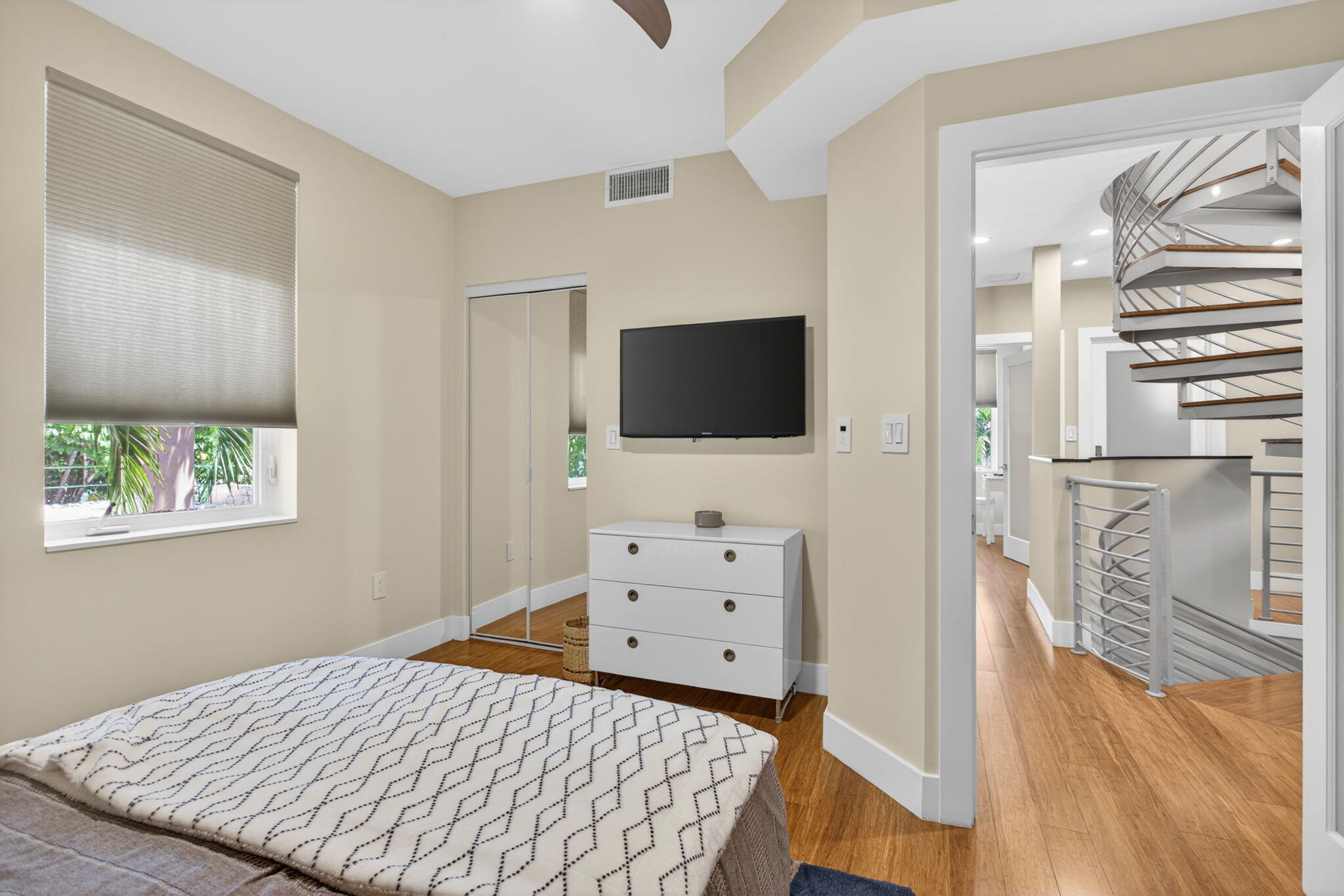 915 SE 2nd Fort Lauderdale, FL 33301