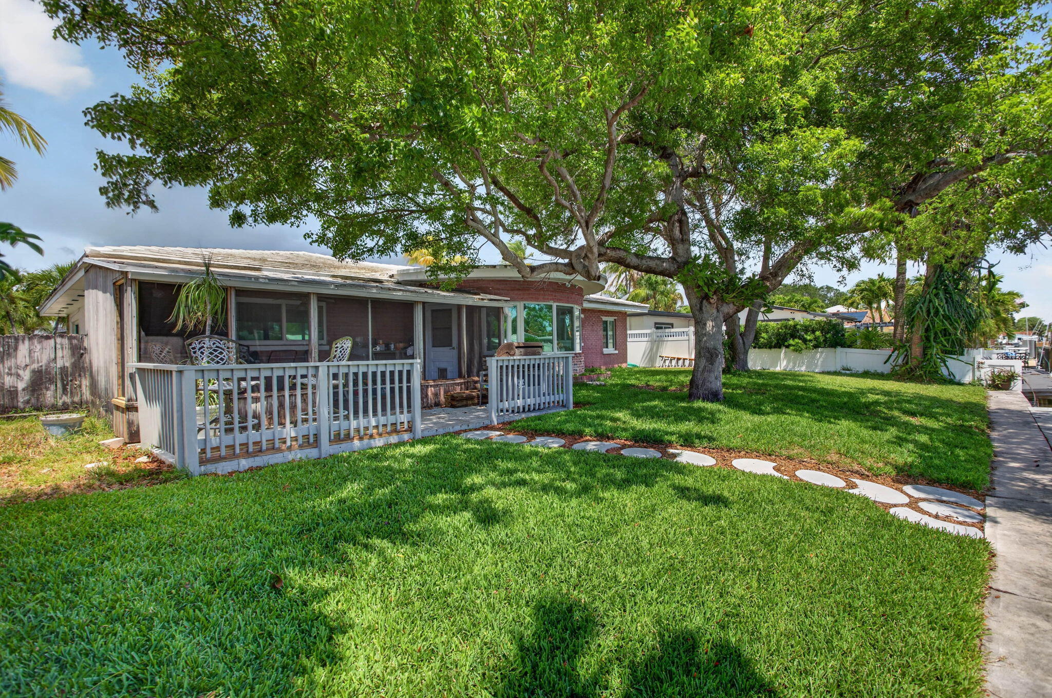 420 SE 14th Pompano Beach, FL 33060
