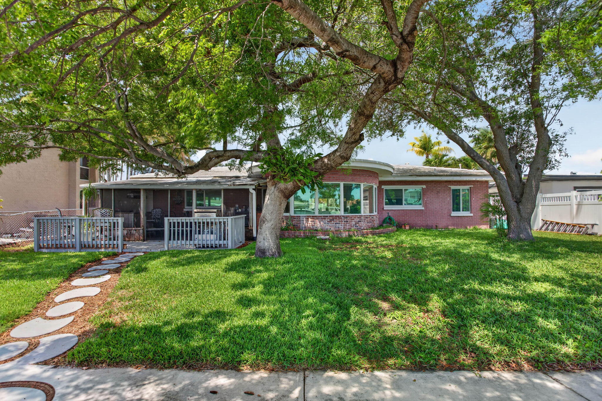 420 SE 14th Pompano Beach, FL 33060