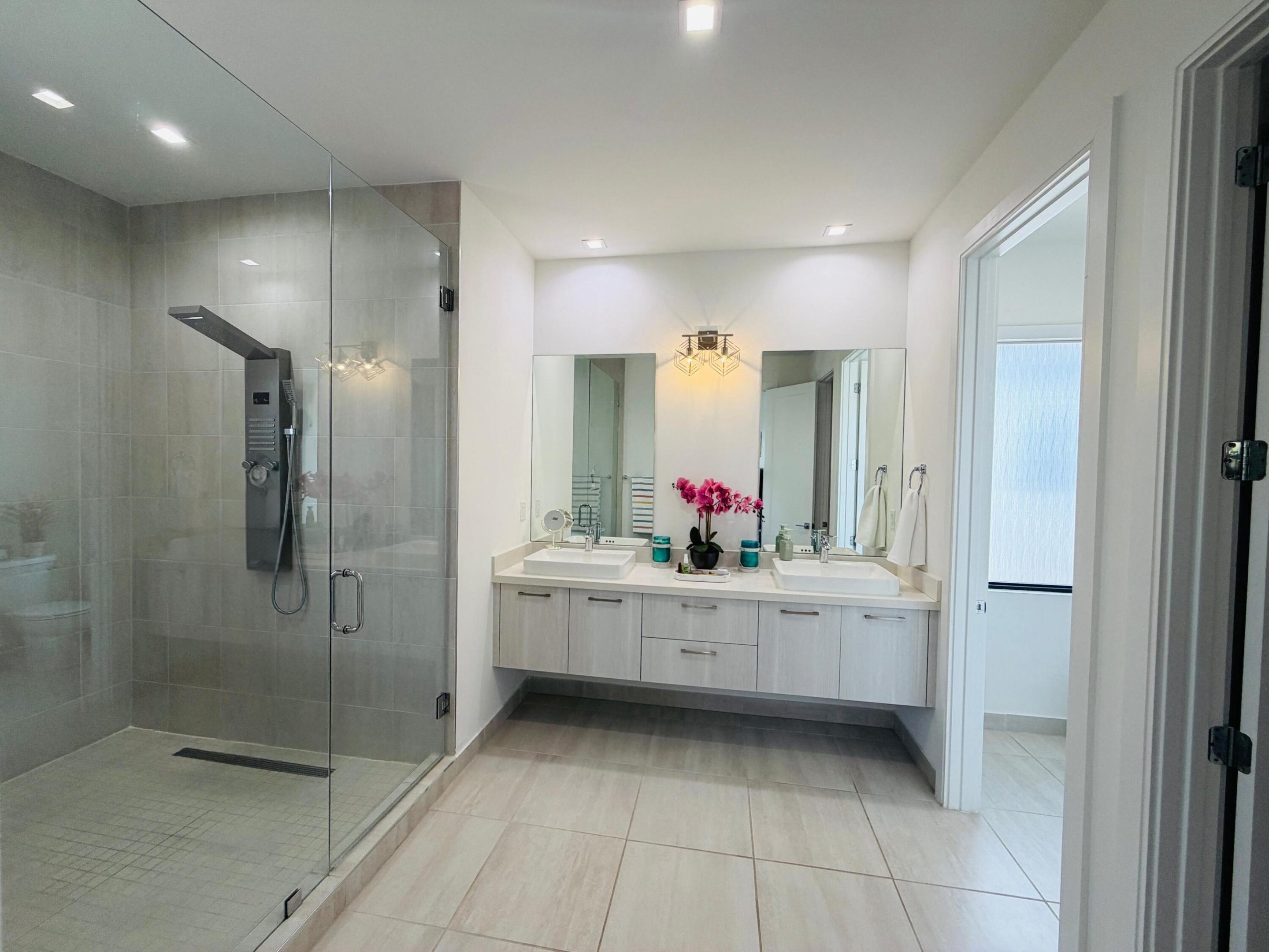 8288 NW 44th Doral, FL 33166