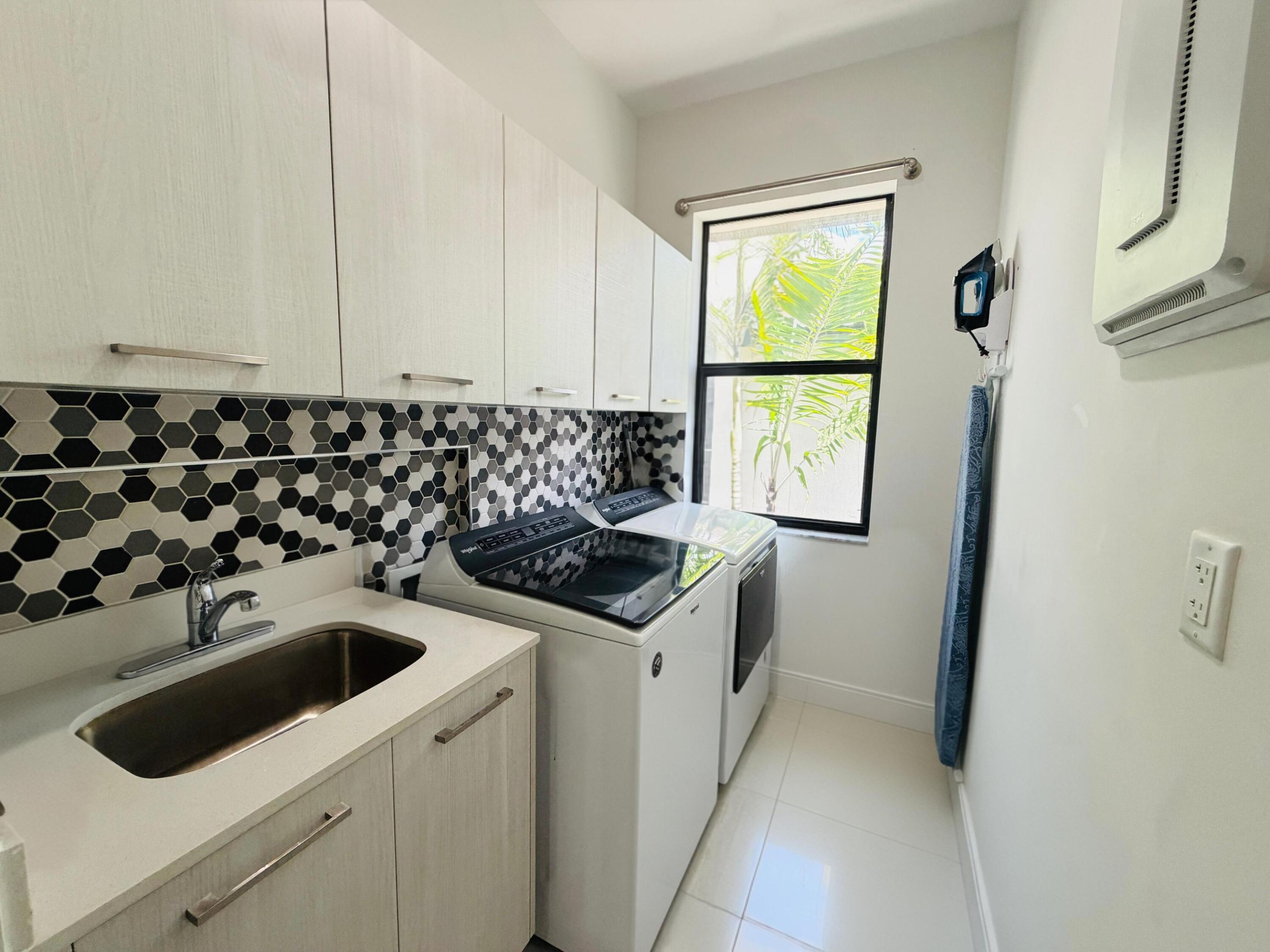 8288 NW 44th Doral, FL 33166