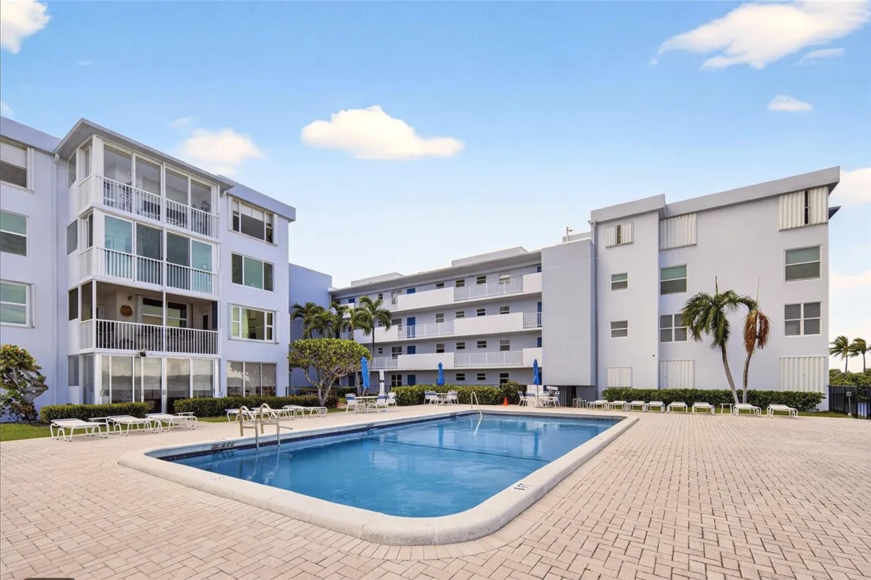 1820 New Palm #306