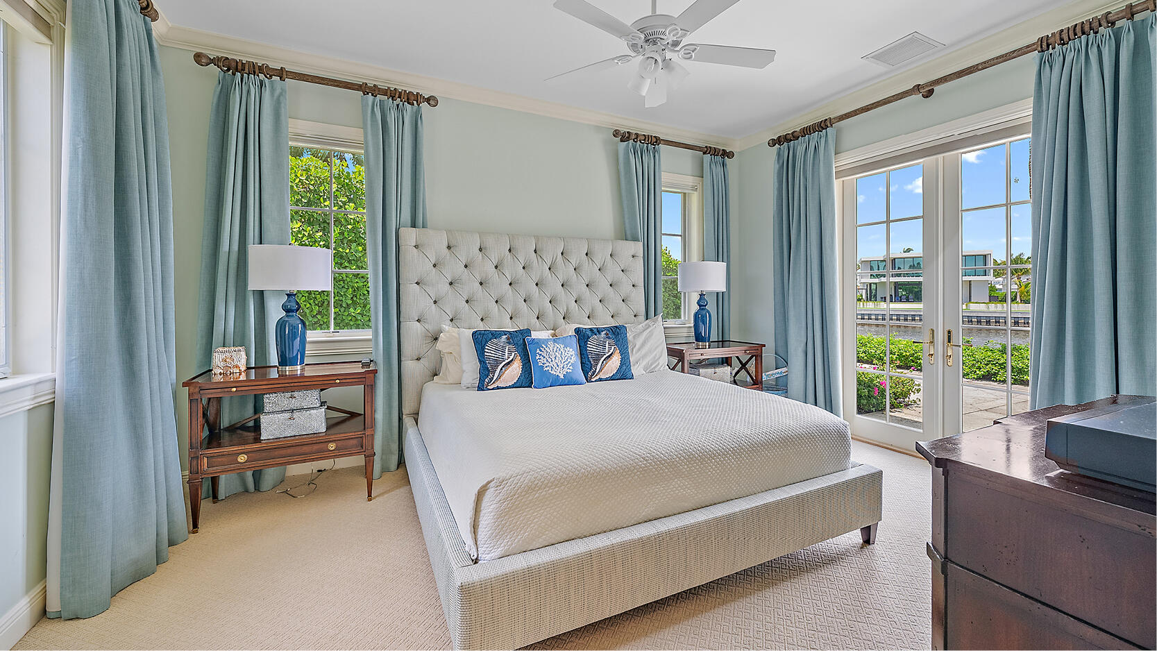 1327 Lake Worth Ln North Palm Beach, FL 33408