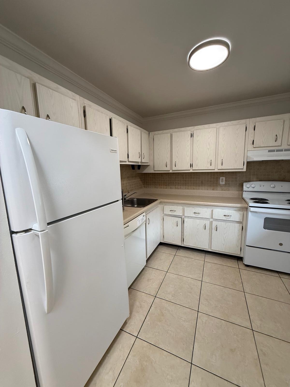 7732 Camino Real #F220